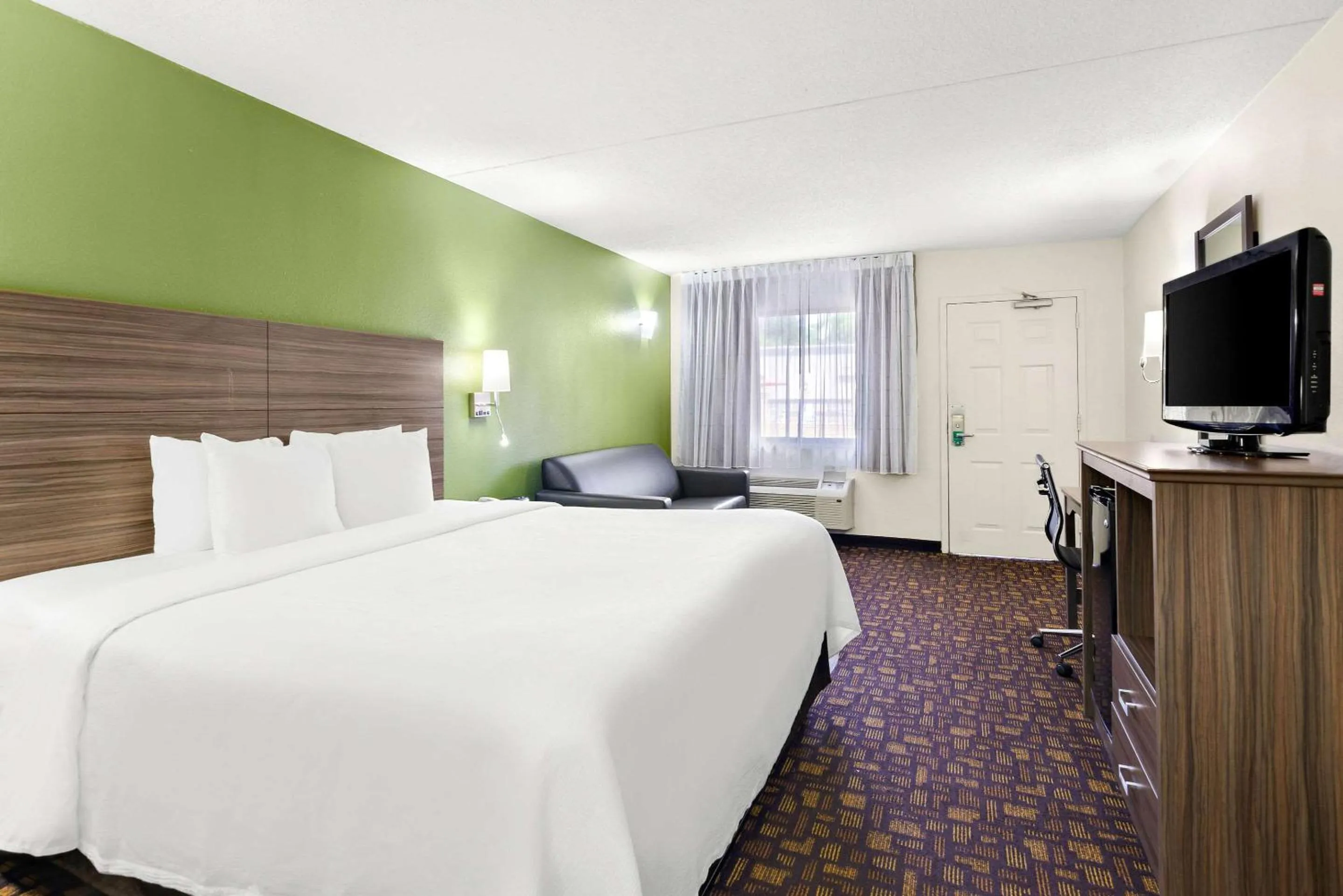 Bedroom, Bed in Quality Inn Salem - I-81