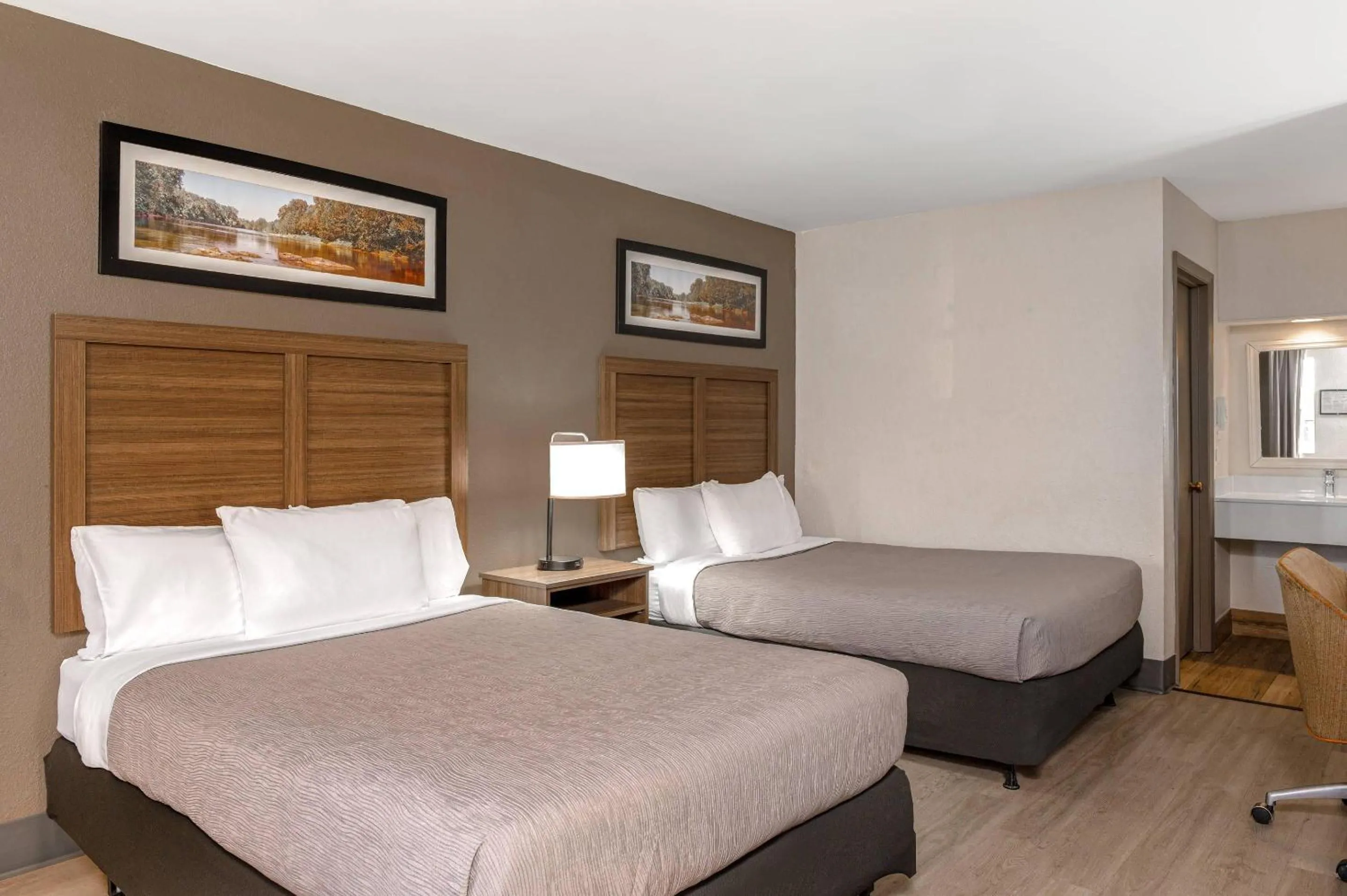 Bedroom, Bed in Quality Inn South Hill I-85