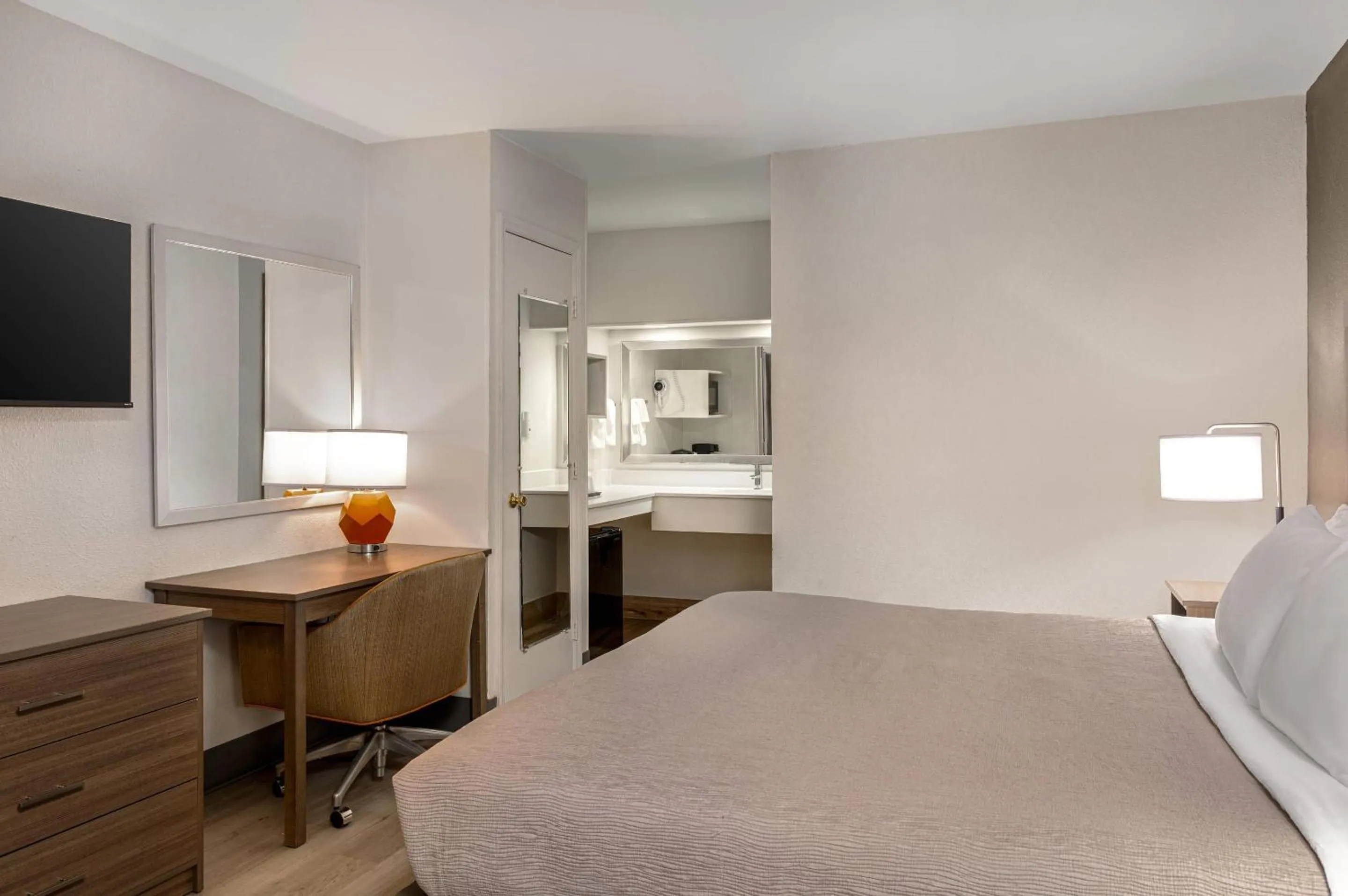 Bedroom, Bed in Quality Inn South Hill I-85