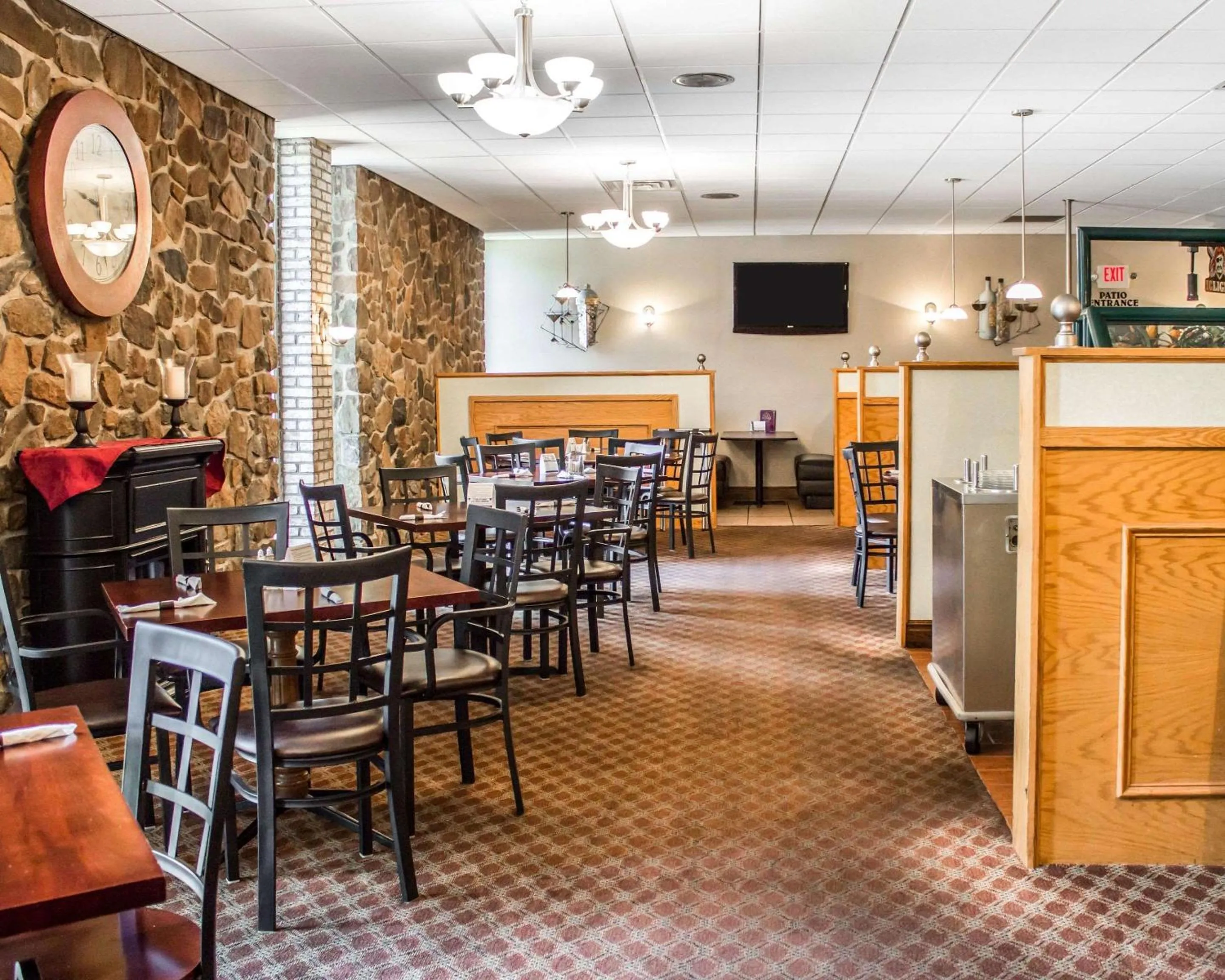 Restaurant/places to eat in Quality Inn & Conference Center Franklin Downtown