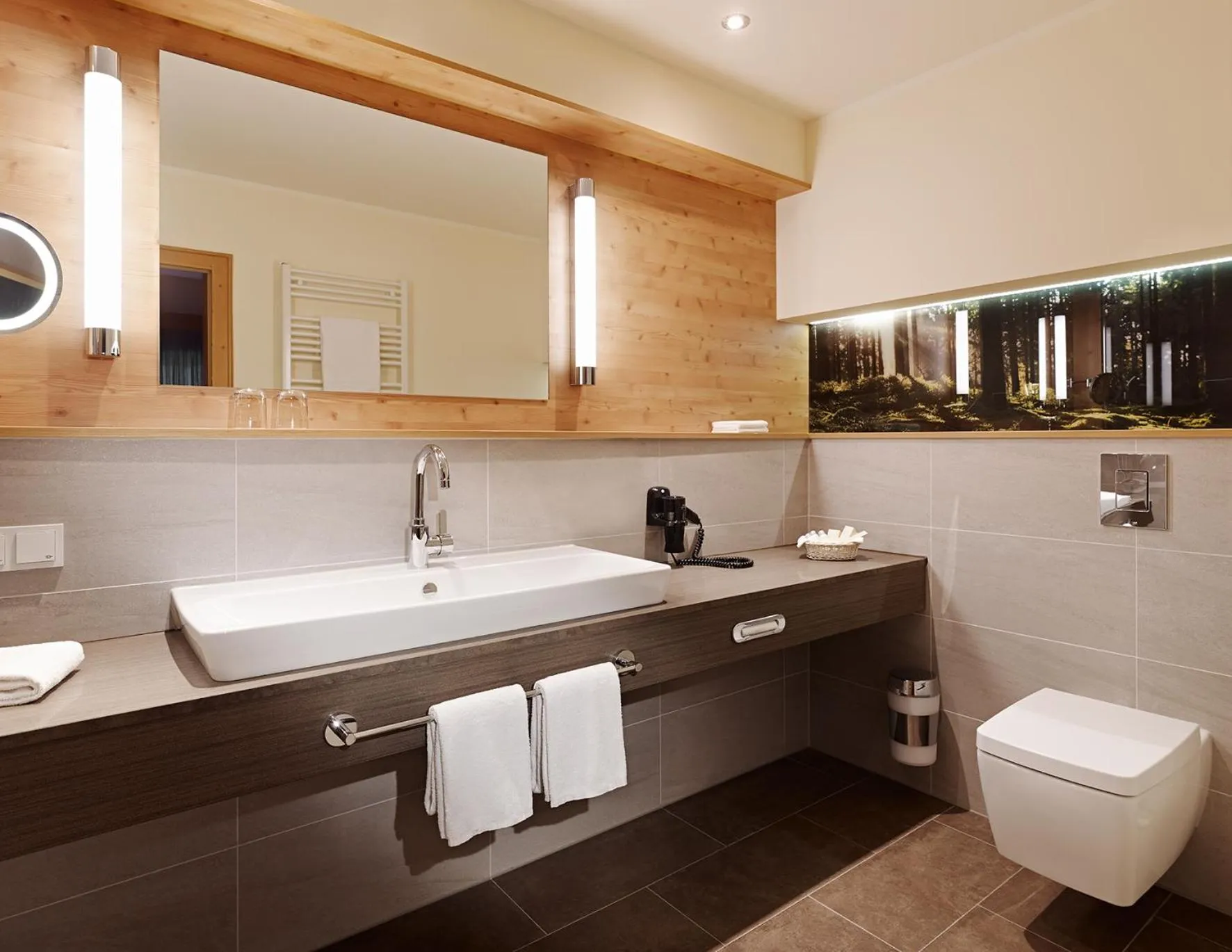 Bathroom in Schwarzwald Wellnesshotel SAIGERHÖH I Spa Golf & Wandern über dem Titisee