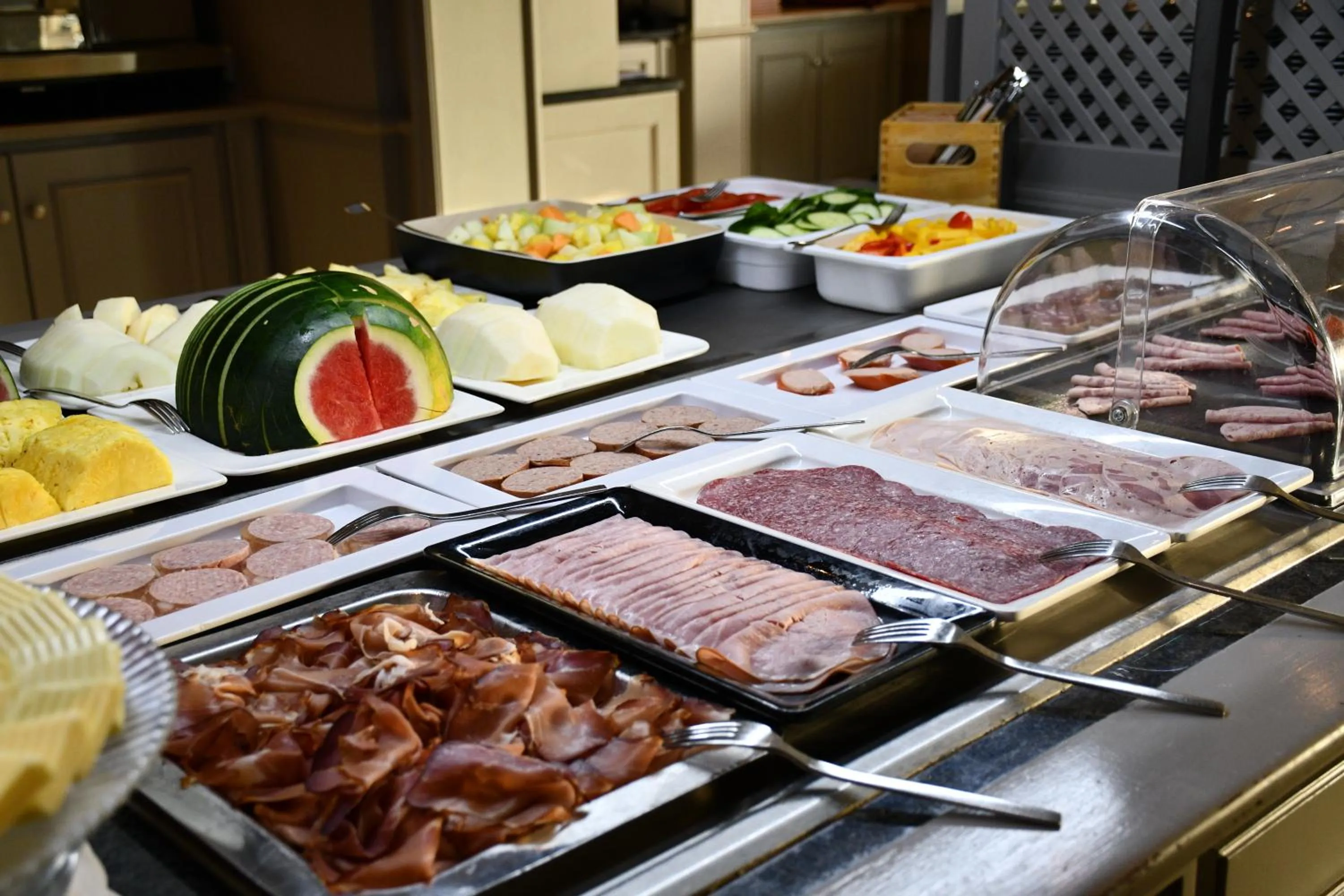 Breakfast in Schwarzwald Wellnesshotel SAIGERHÖH I Spa Golf & Wandern über dem Titisee