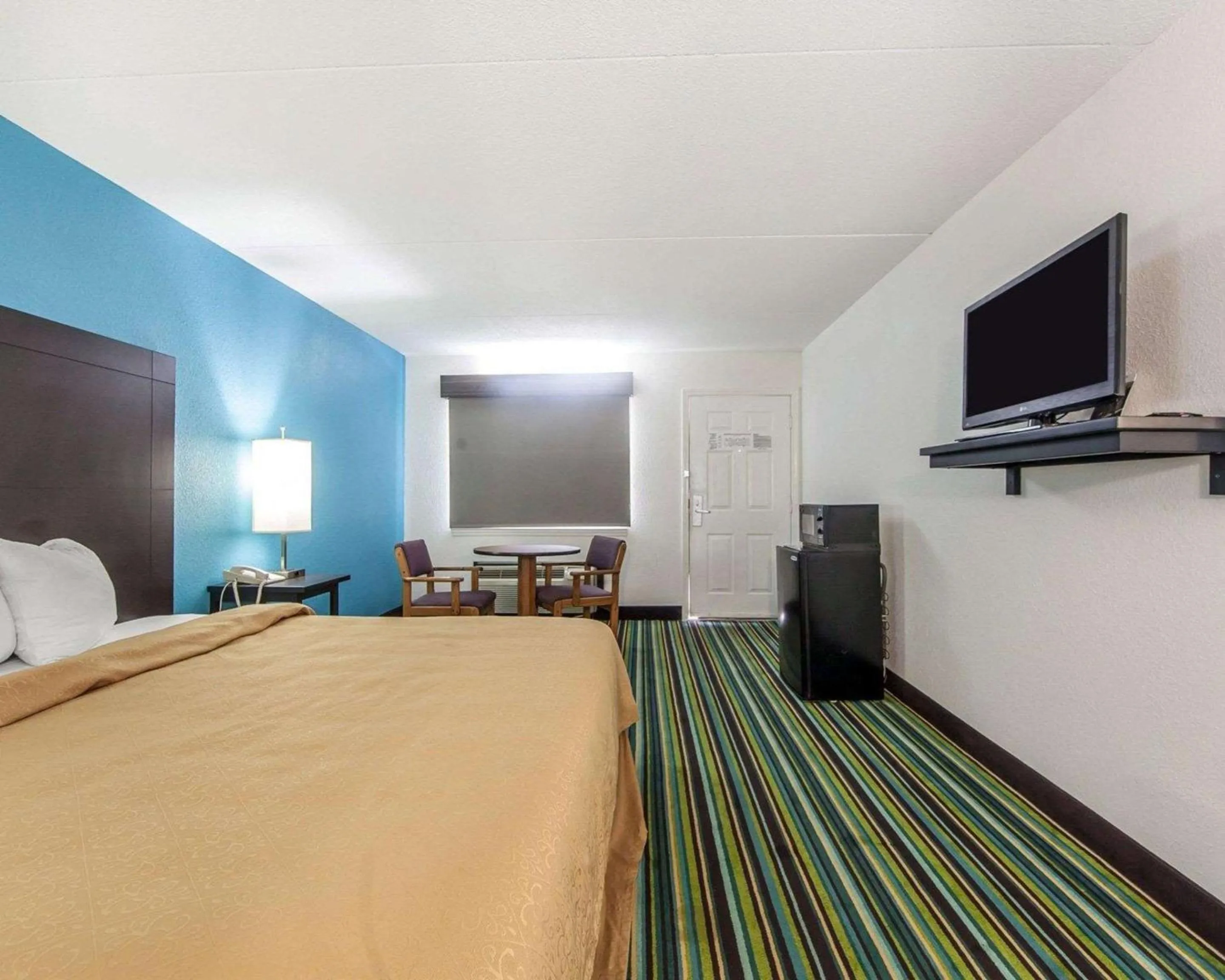 Photo of the whole room, Bed in Quality Inn & Suites