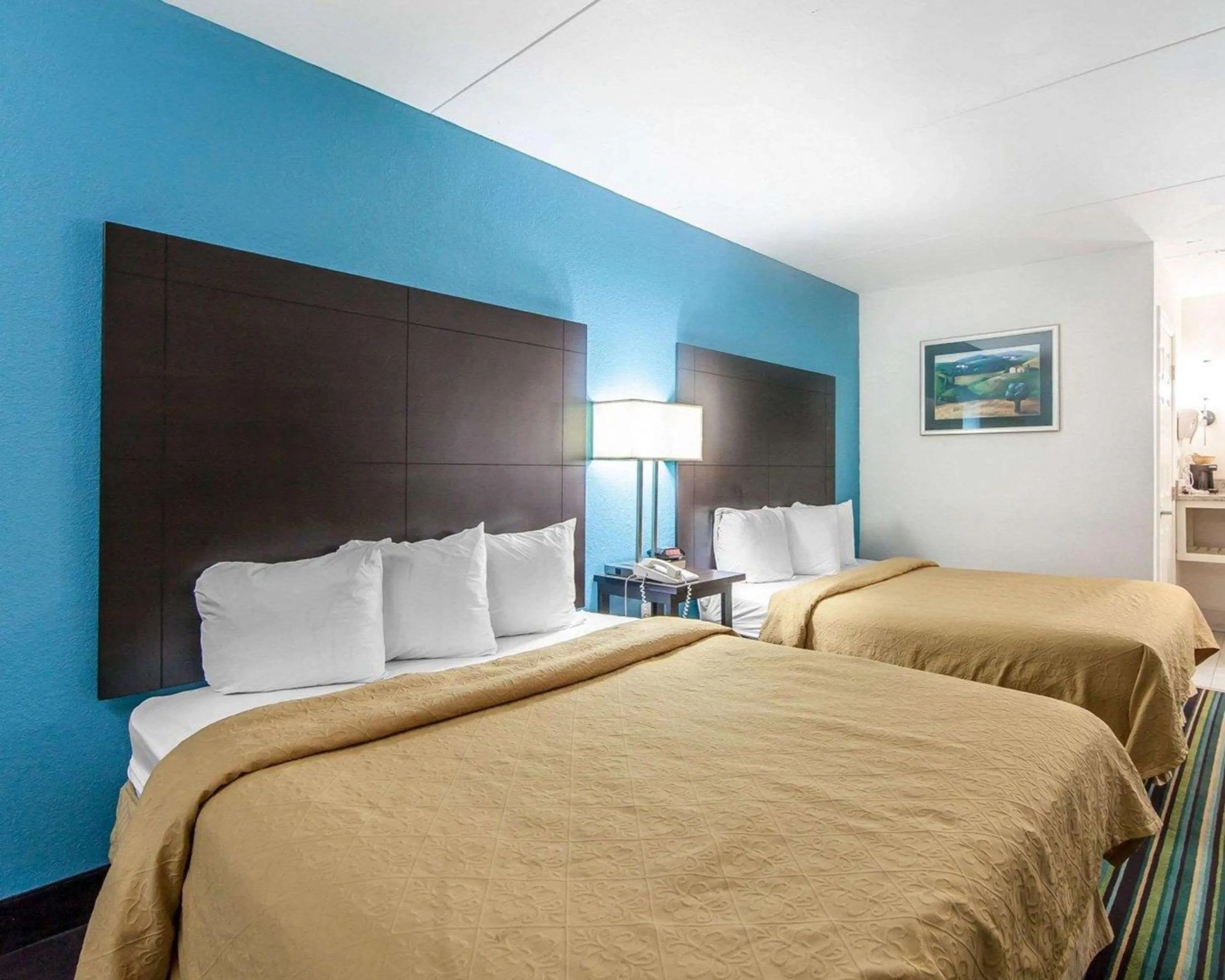 Photo of the whole room, Bed in Quality Inn & Suites