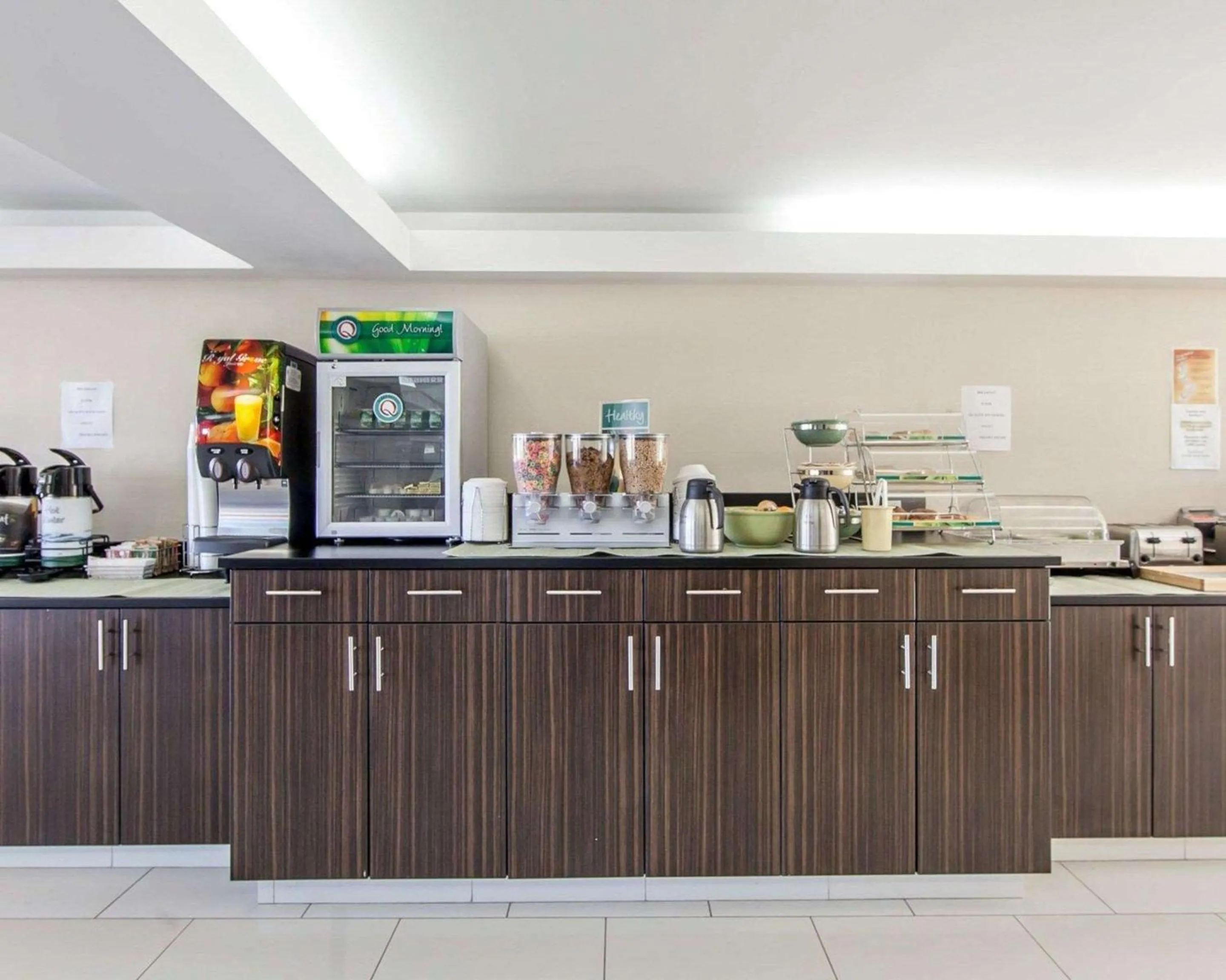 Restaurant/places to eat in Quality Inn & Suites