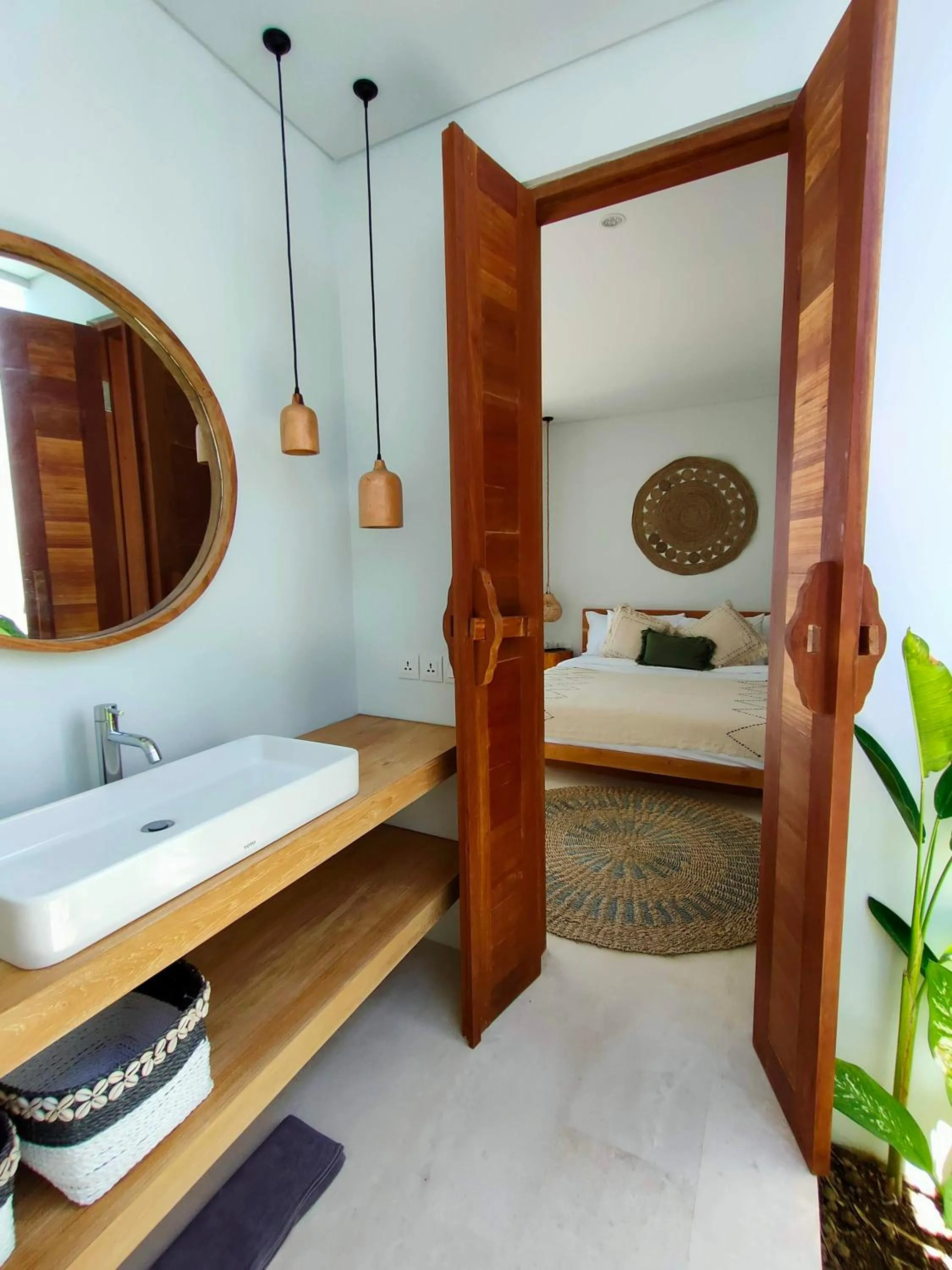 Shower, Bed in Kalea Villas