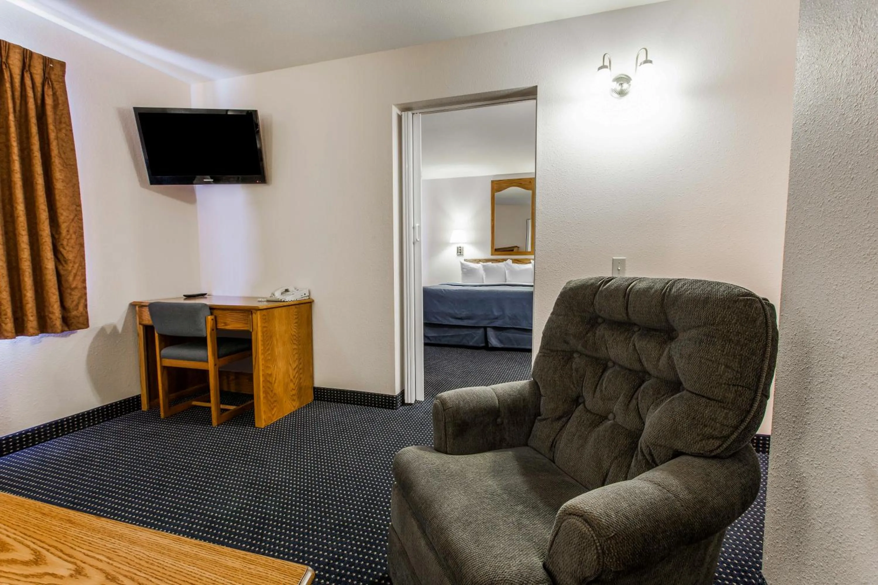 Photo of the whole room, Bed in Quality Inn & Suites Goldendale