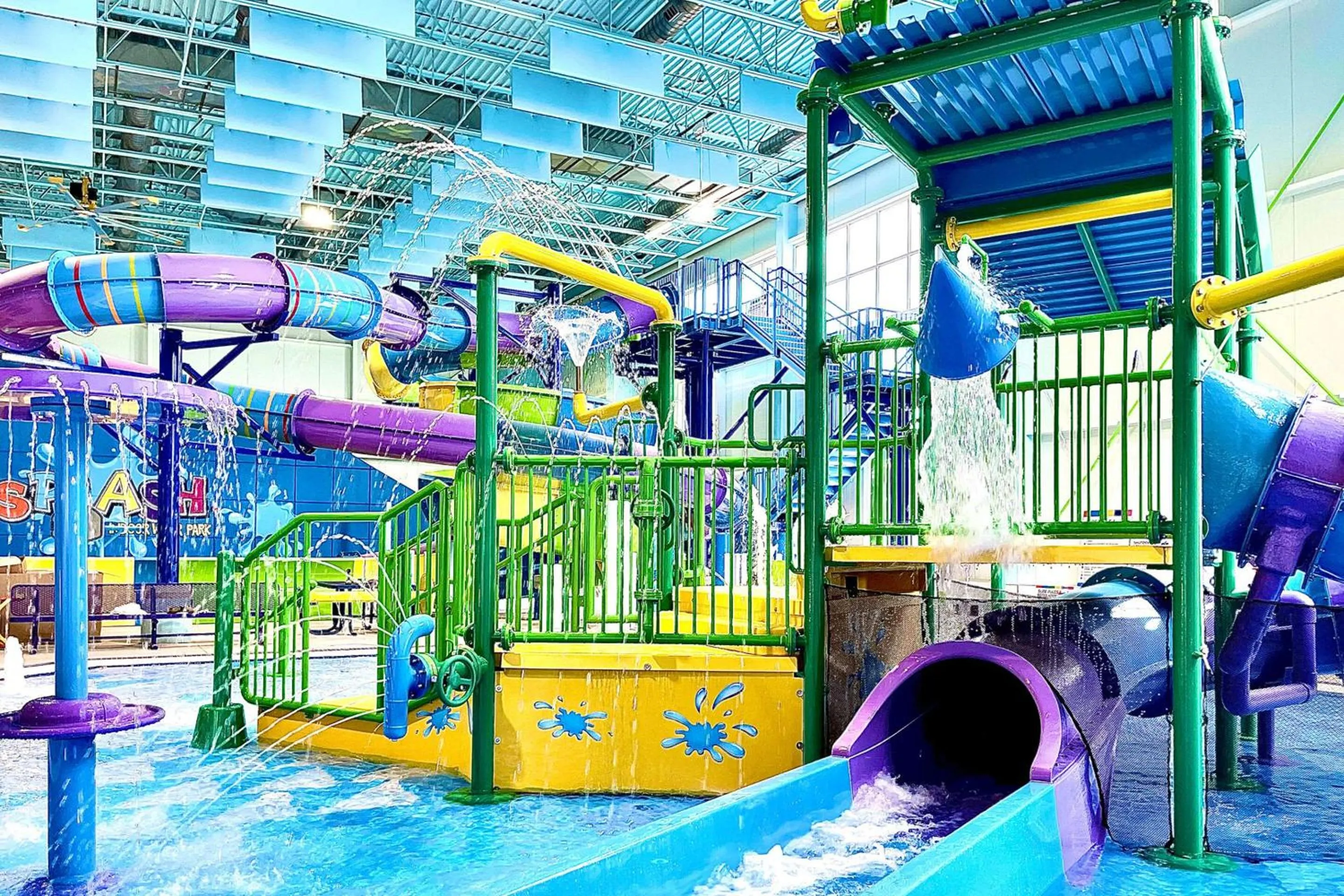 Swimming pool in Clarion Hotel & Suites Riverfront