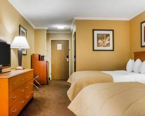 Bed in Clarion Hotel & Suites Riverfront