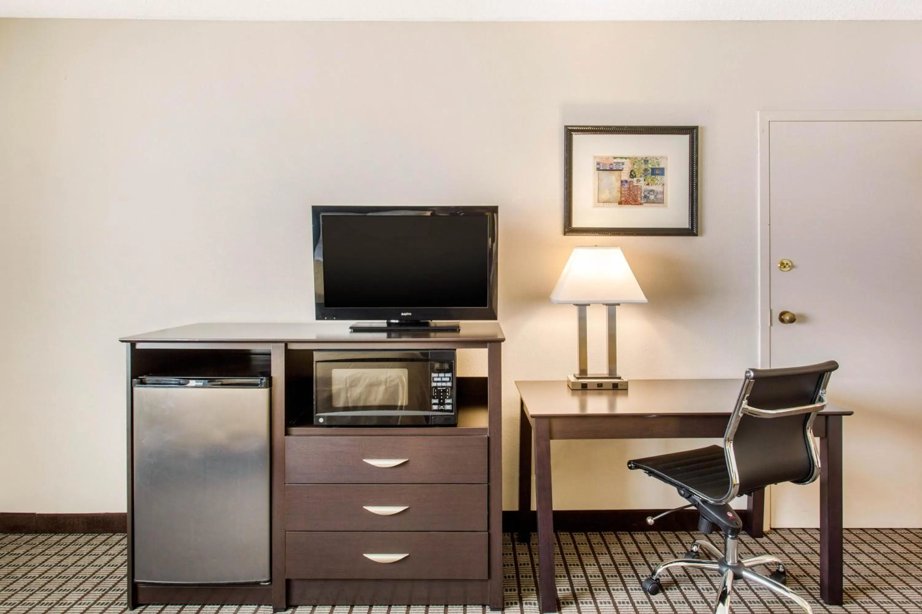 TV and multimedia in Quality Inn Stateline