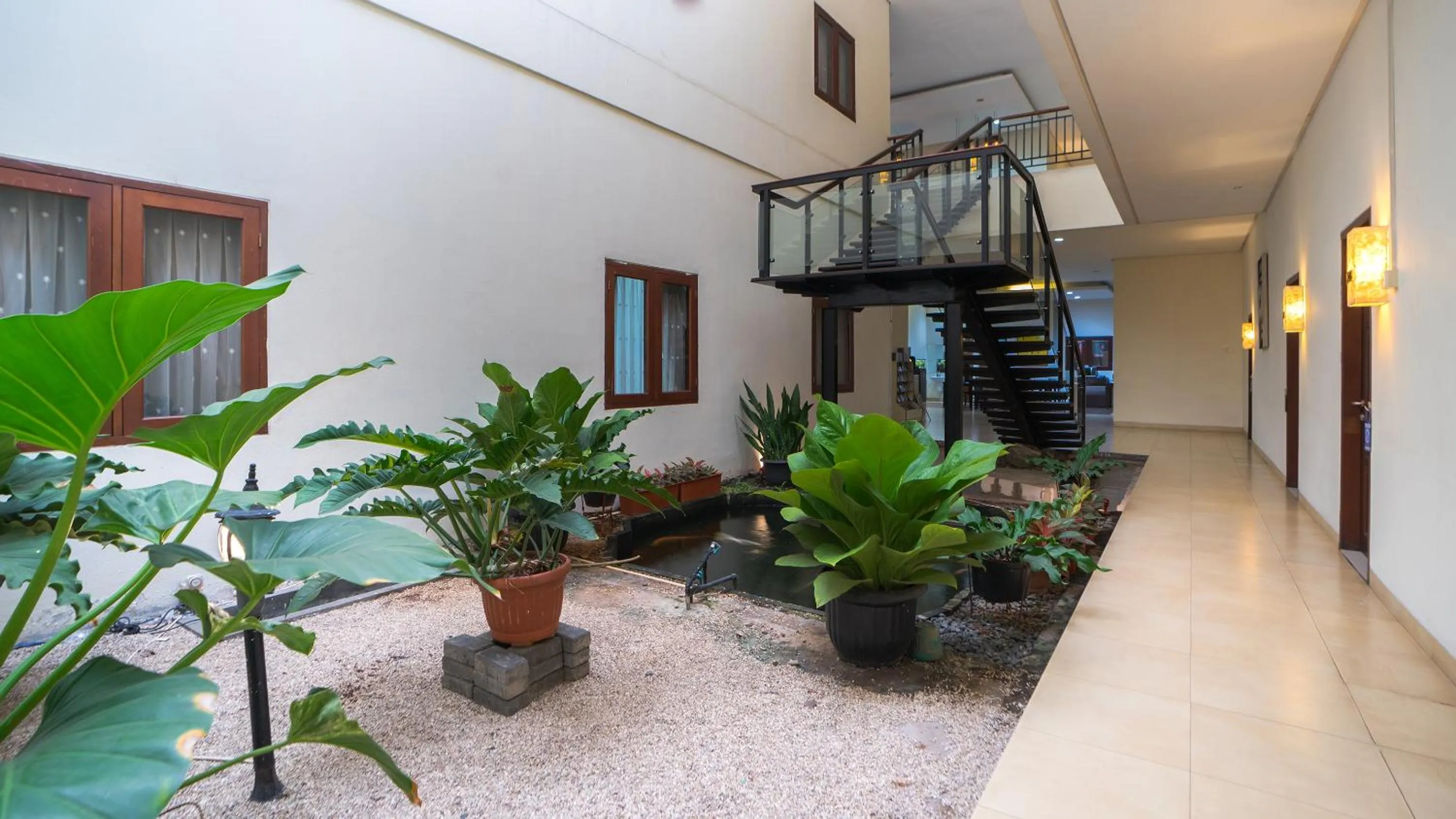 Area and facilities in Jambuluwuk Mansion Pakubuwono