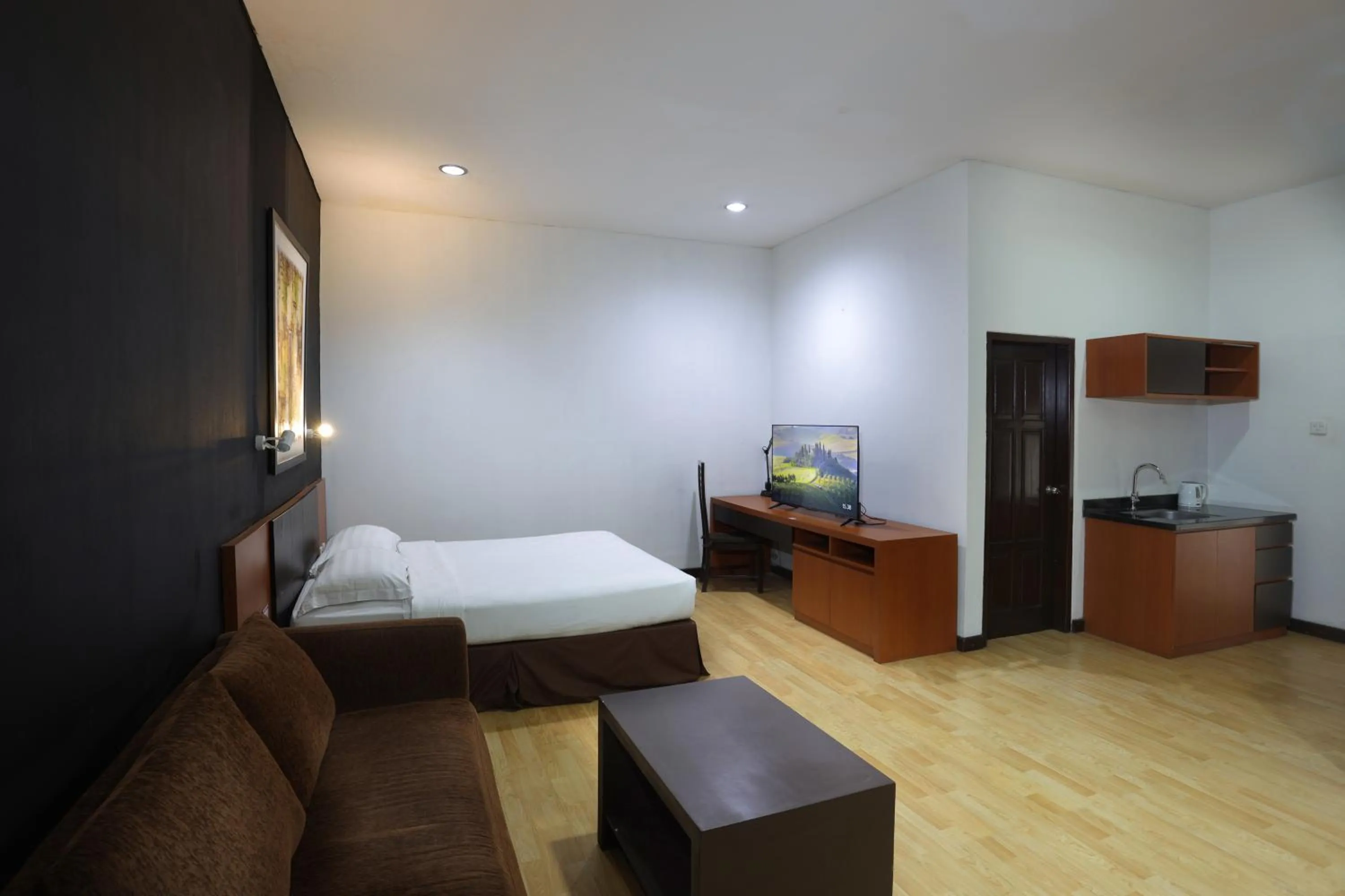 Bedroom, Bed in Jambuluwuk Residence Menteng