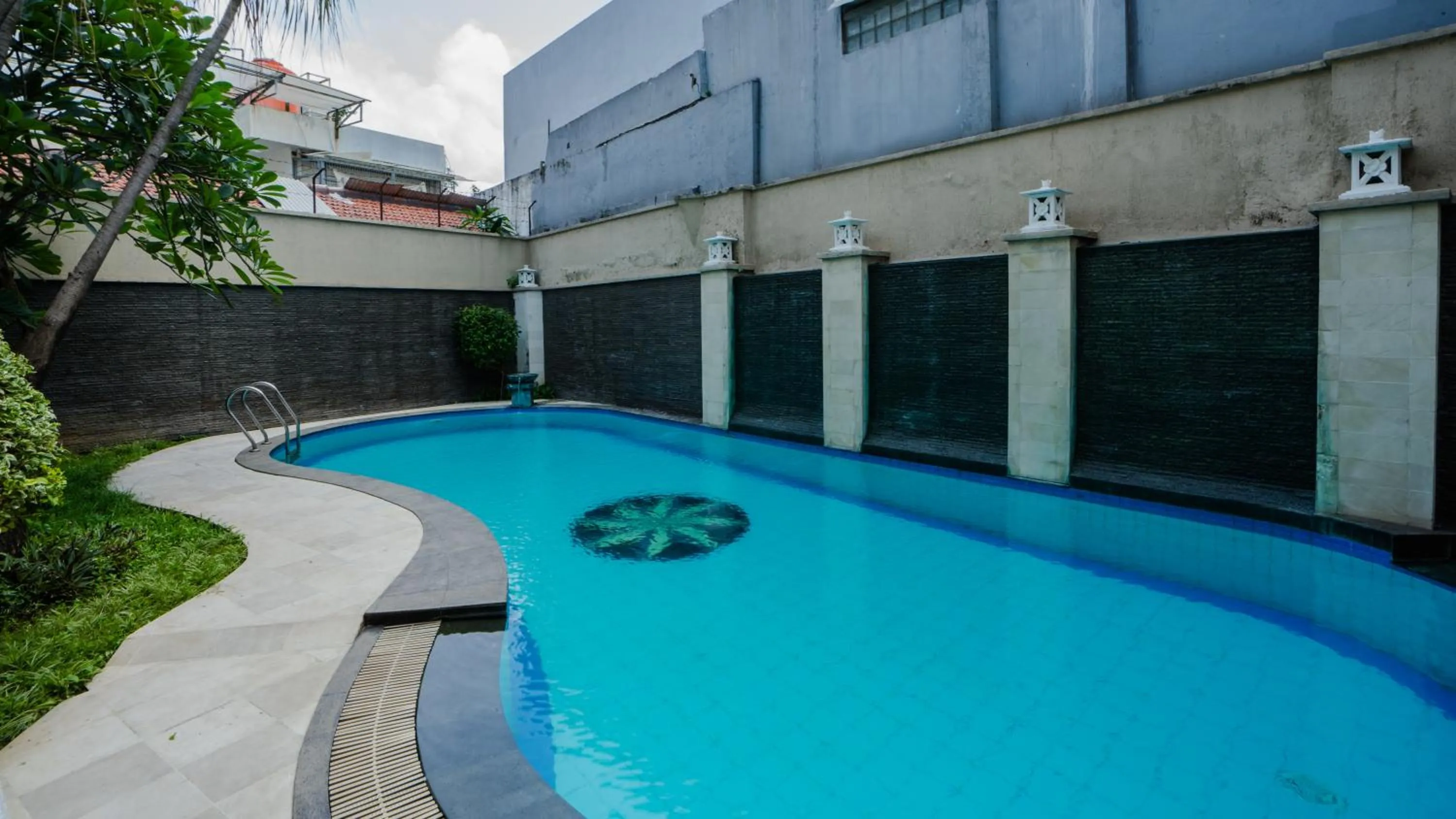 Swimming pool in Jambuluwuk Residence Menteng