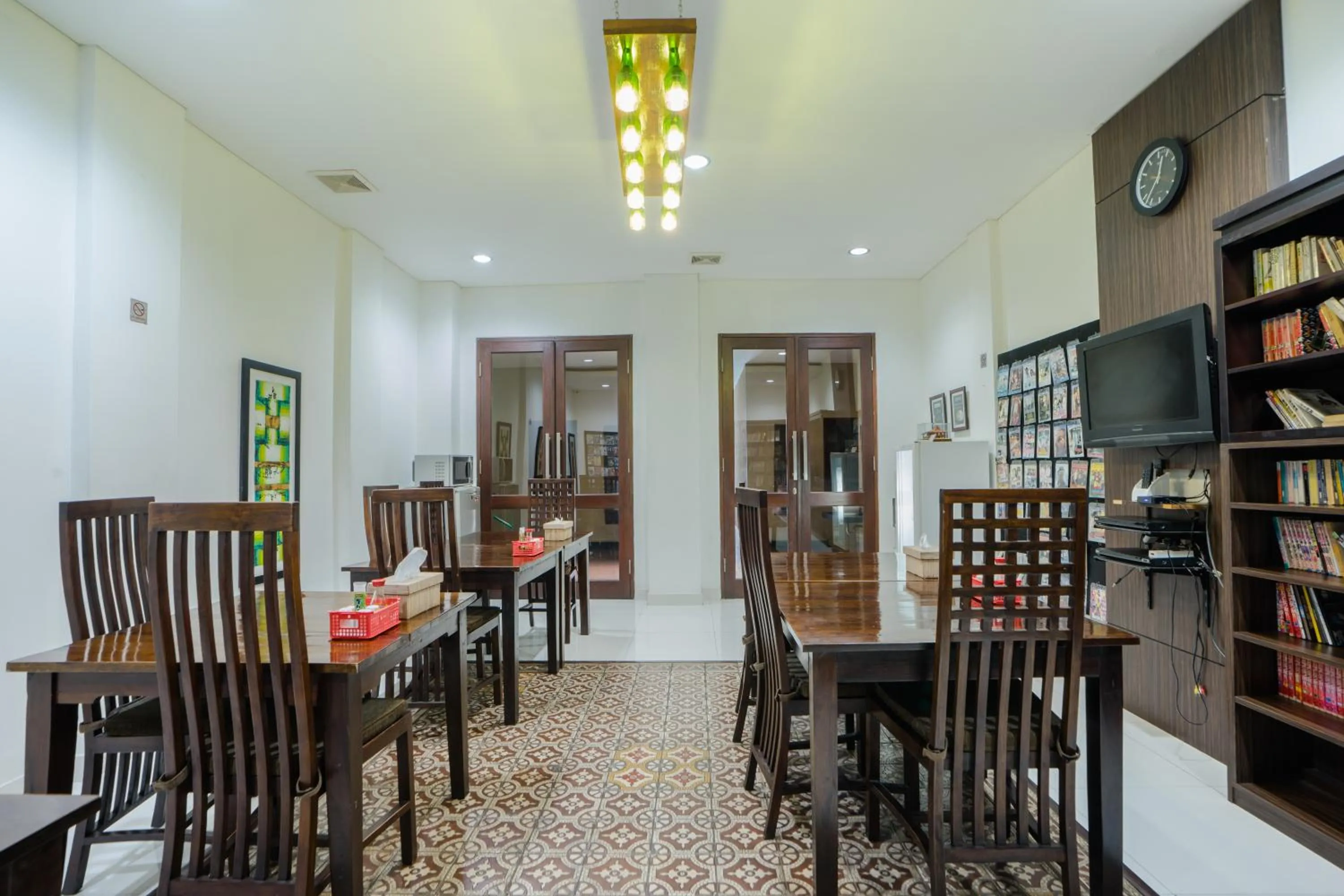 Restaurant/places to eat in Jambuluwuk Residence Menteng