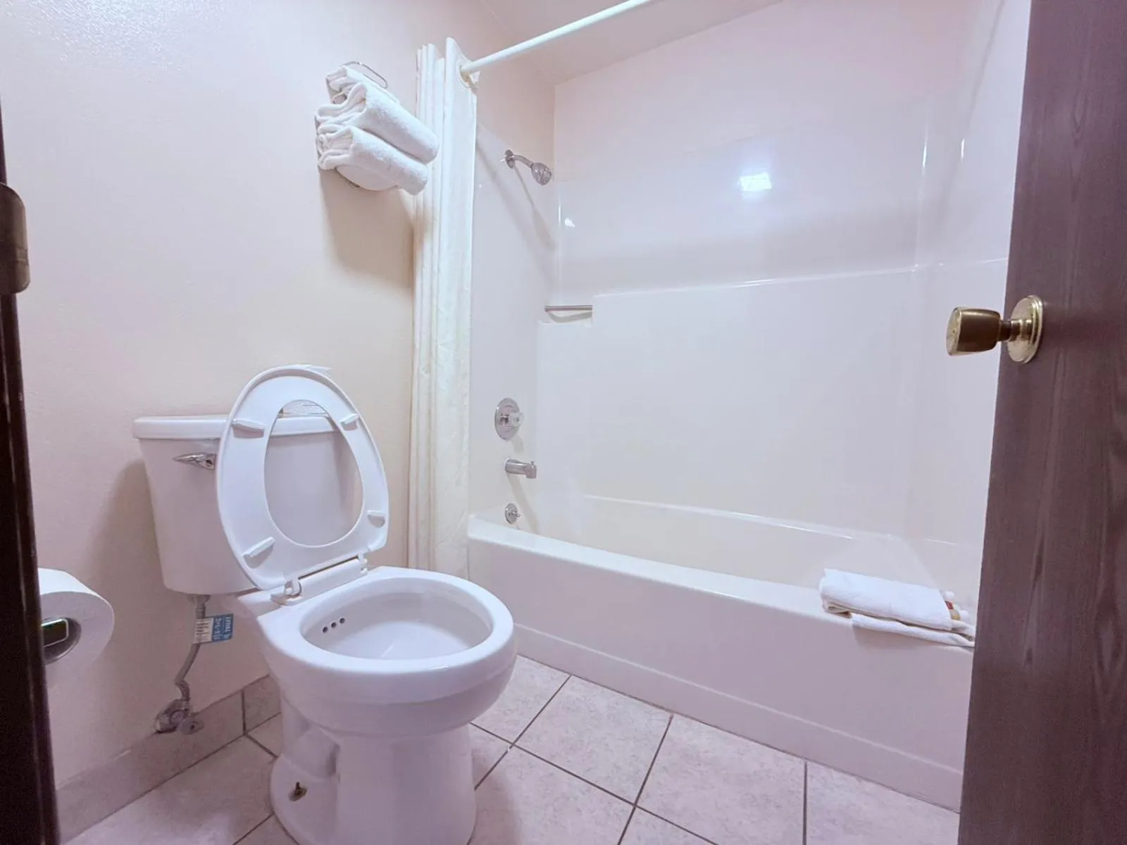 Bathroom in Hardin Lodge By Capital O Little Bighorn Battlefield I-90