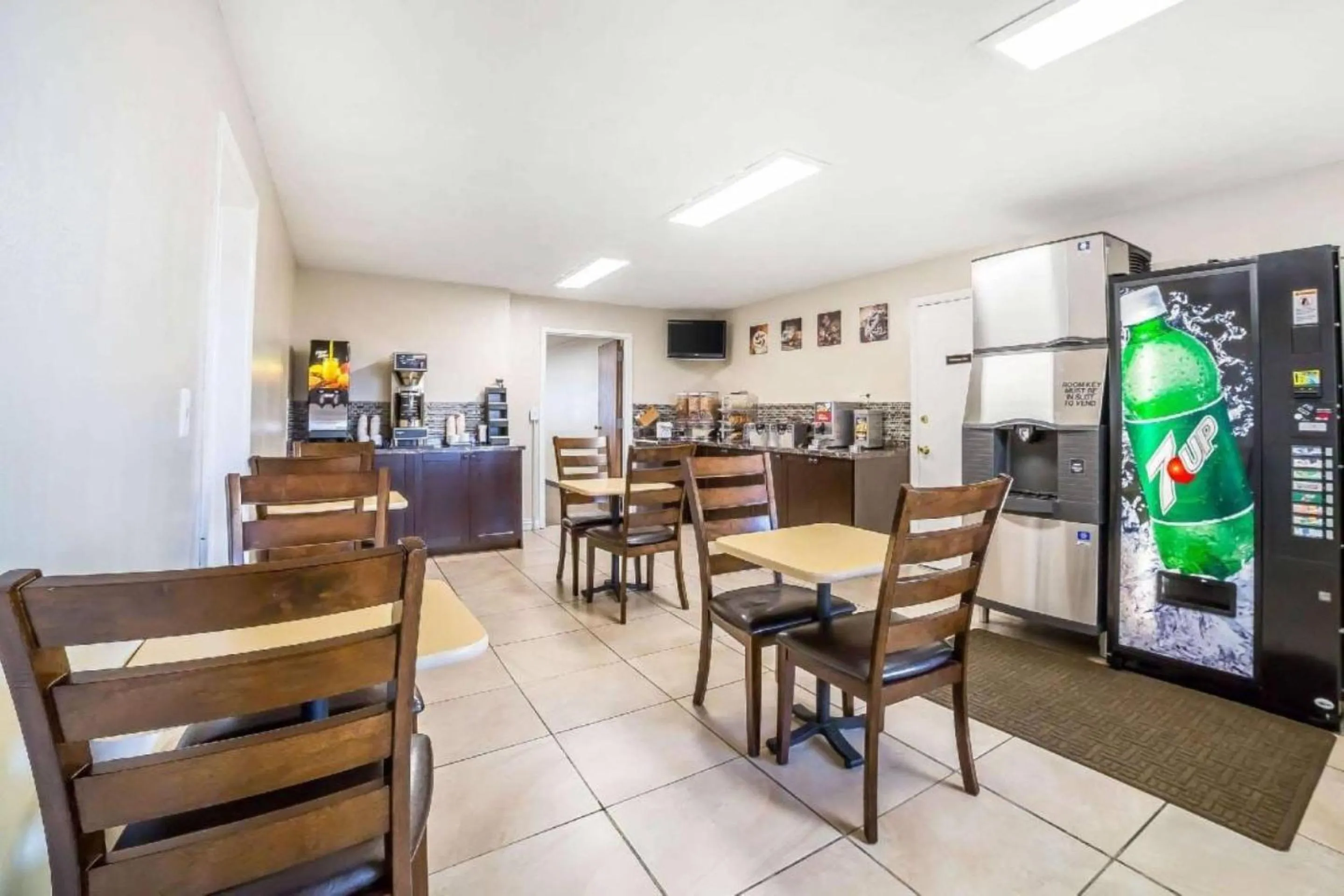 Breakfast in Hardin Lodge By Capital O Little Bighorn Battlefield I-90