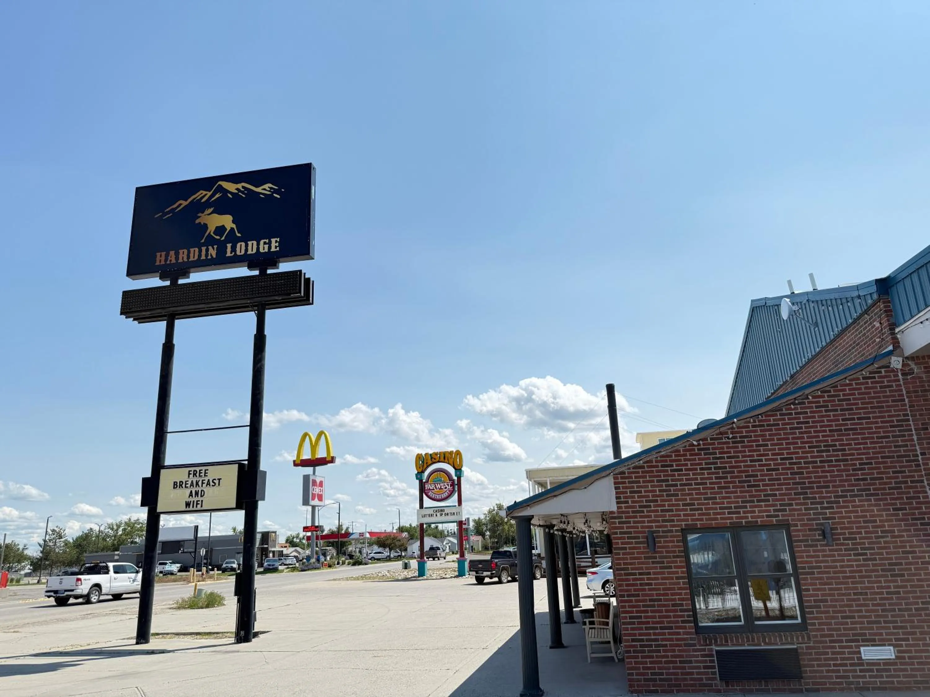 Facade/entrance in Hardin Lodge By Capital O Little Bighorn Battlefield I-90