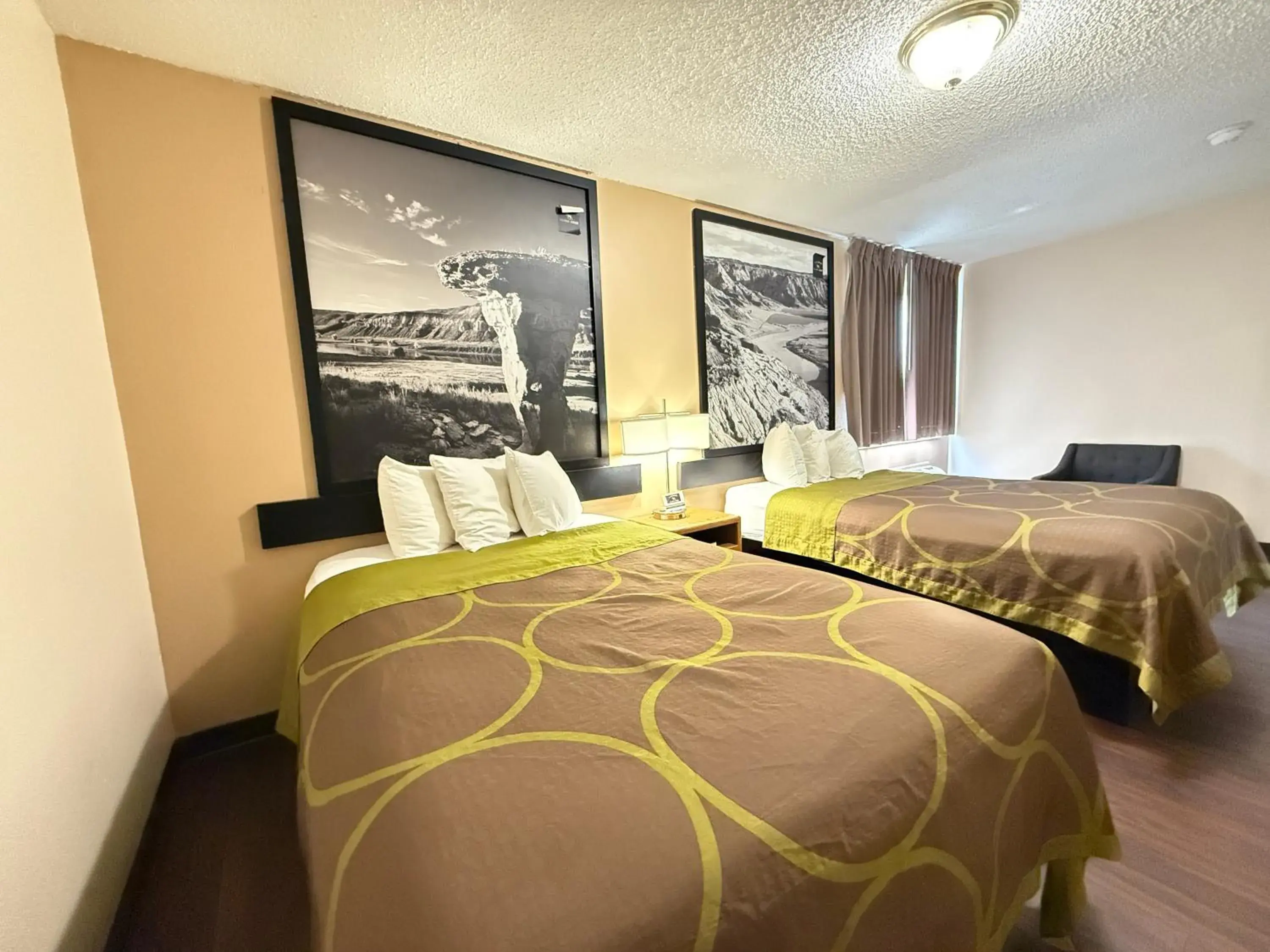 3 Bedroom Suite Non-Smoking in Hardin Lodge By Capital O Little Bighorn Battlefield I-90 3 Bedroom Suite Non-Smoking in Hardin Lodge By Capital O Little Bighorn Battlefield I-90