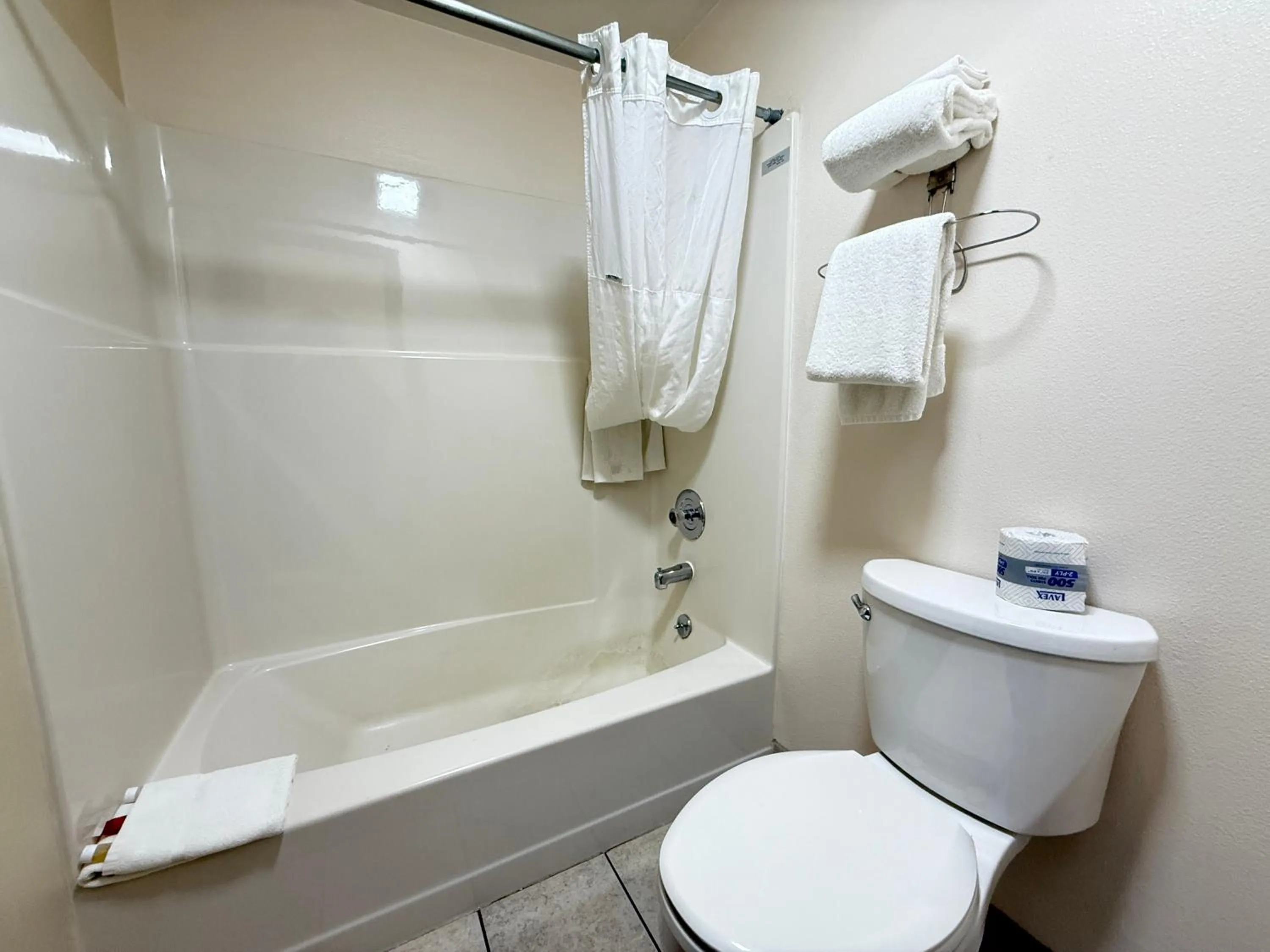 Bathroom in Hardin Lodge By Capital O Little Bighorn Battlefield I-90