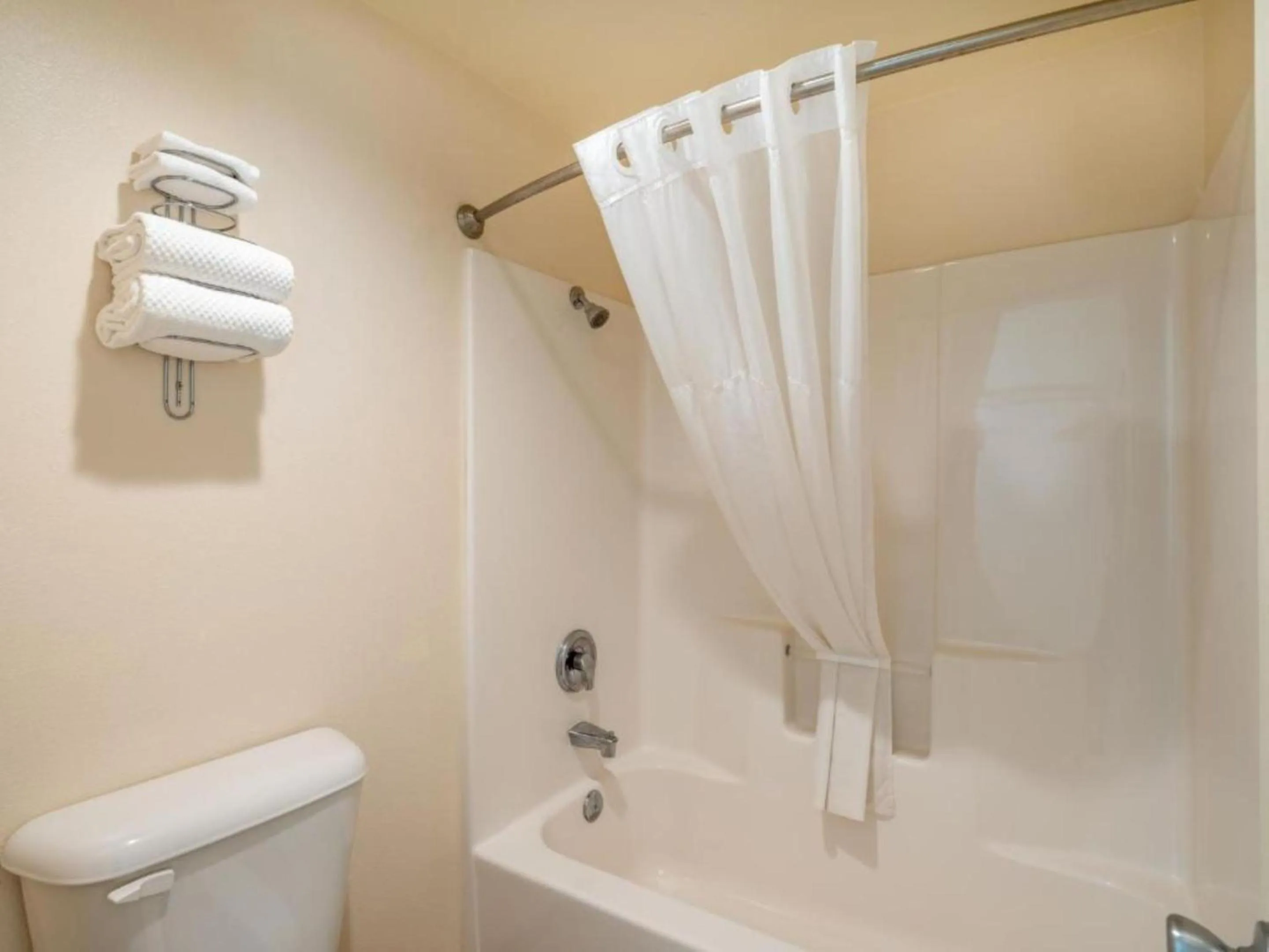 Bathroom in Hardin Lodge By Capital O Little Bighorn Battlefield I-90