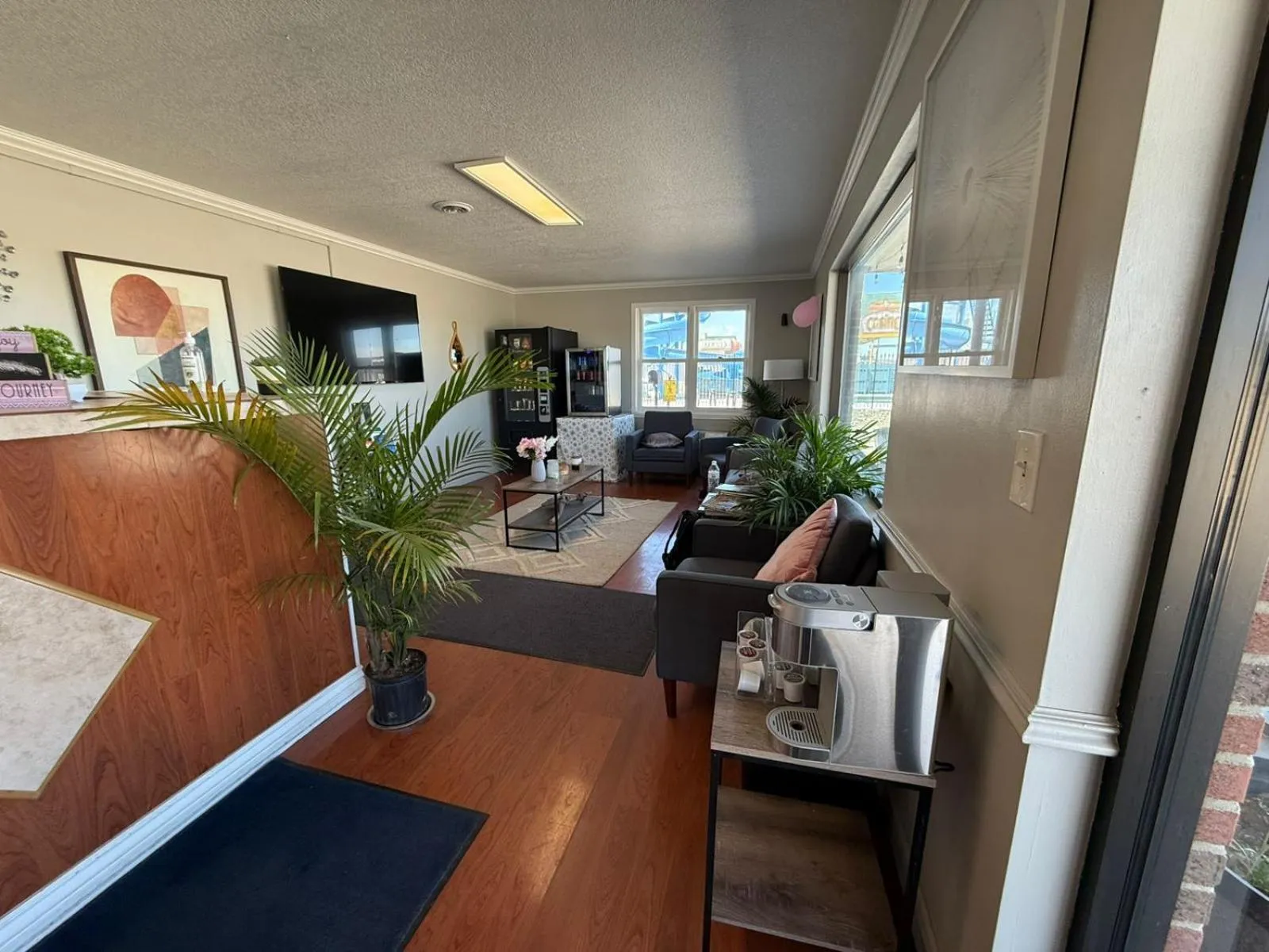 Lobby or reception in Hardin Lodge By Capital O Little Bighorn Battlefield I-90