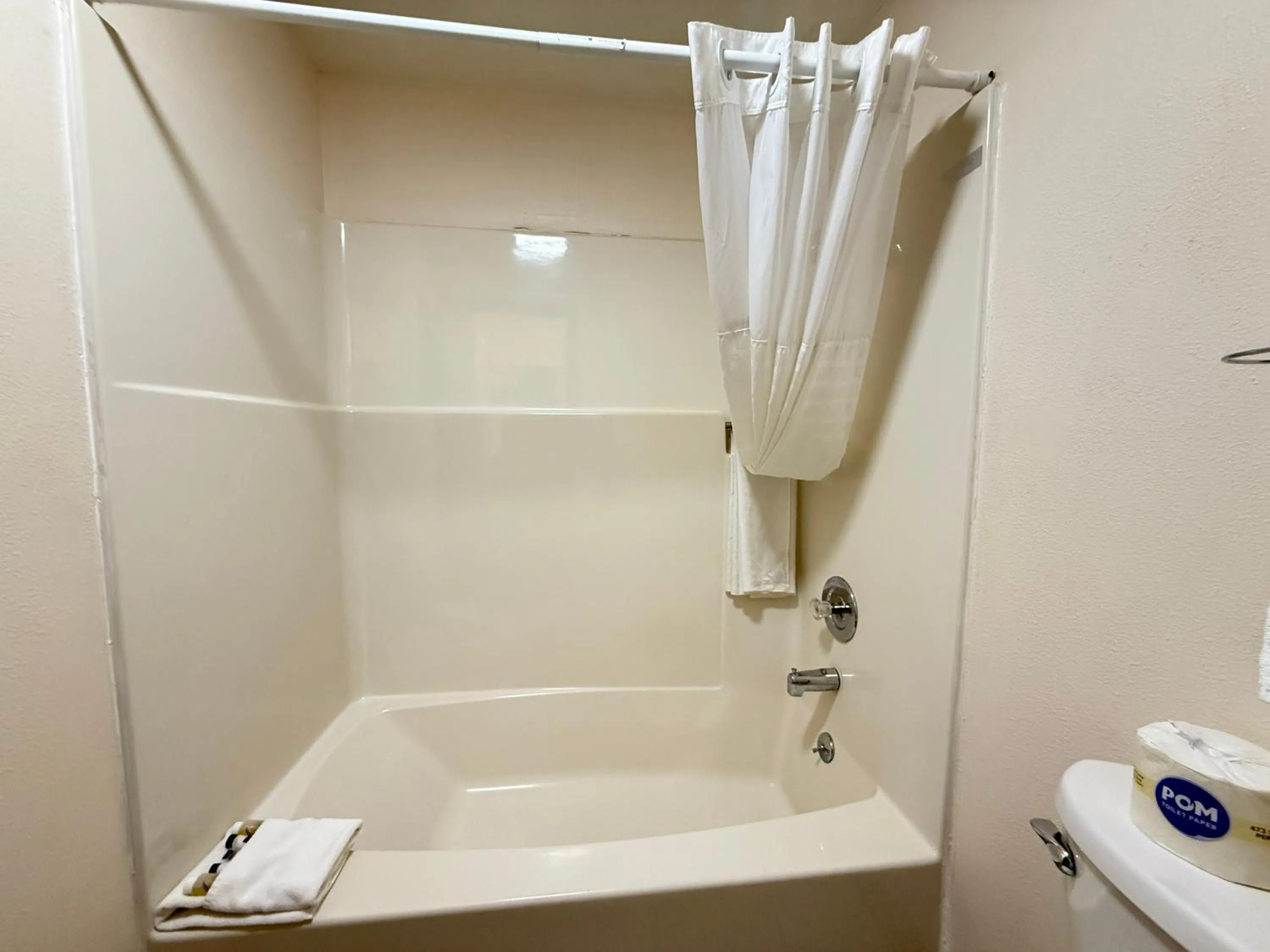 Bath in Hardin Lodge By Capital O Little Bighorn Battlefield I-90