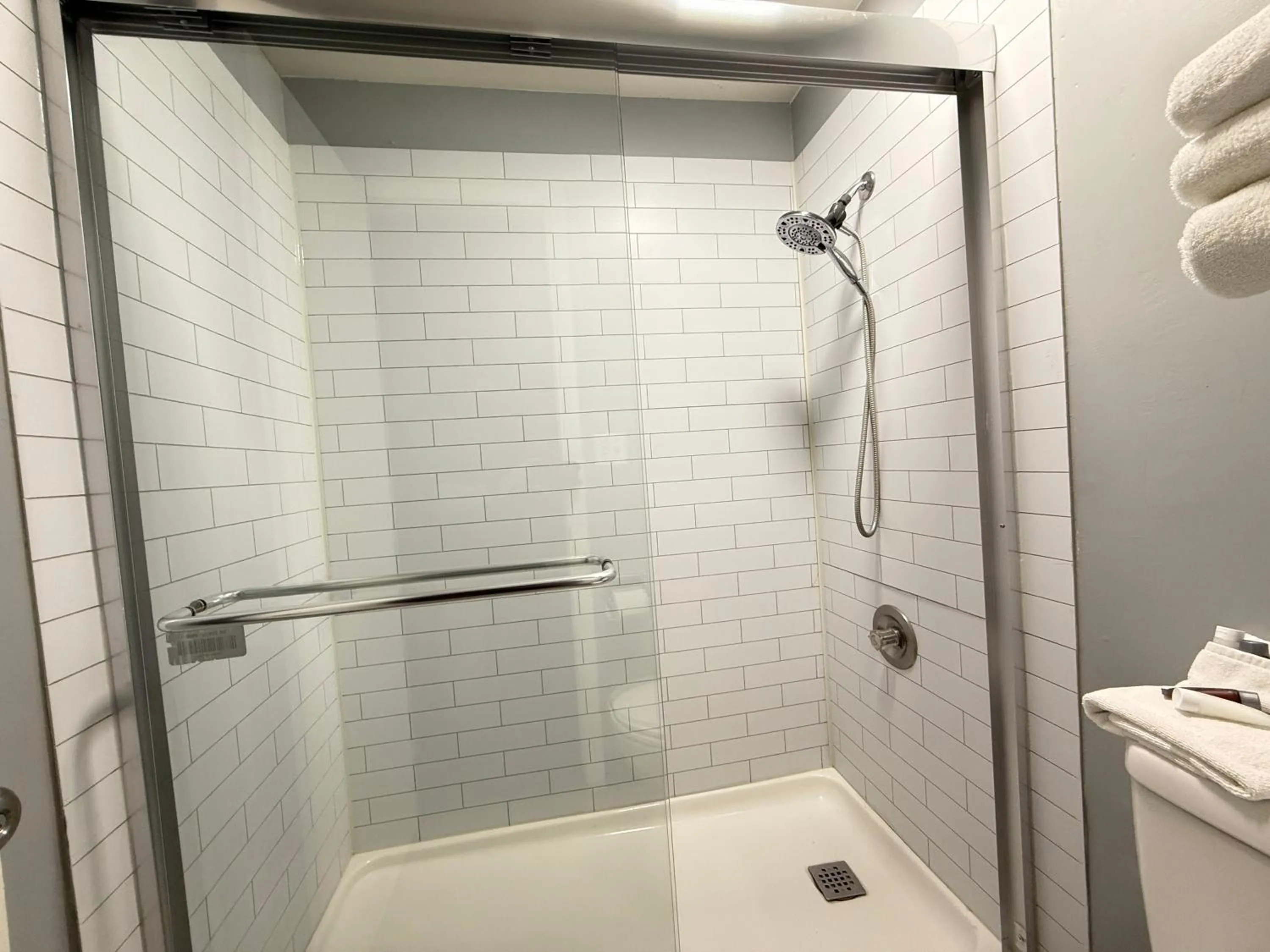 Bathroom in Hardin Lodge By Capital O Little Bighorn Battlefield I-90