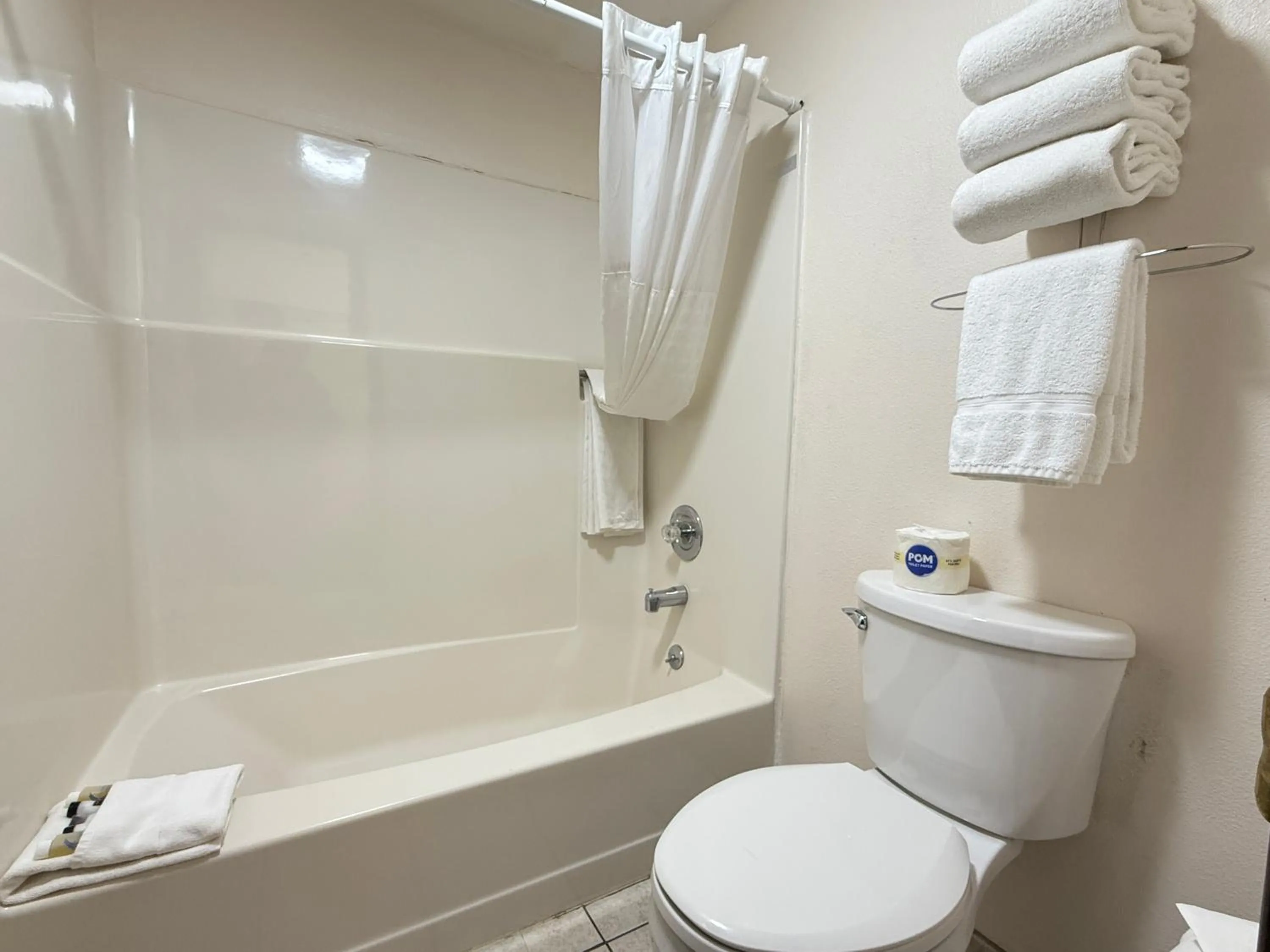 Bathroom in Hardin Lodge By Capital O Little Bighorn Battlefield I-90