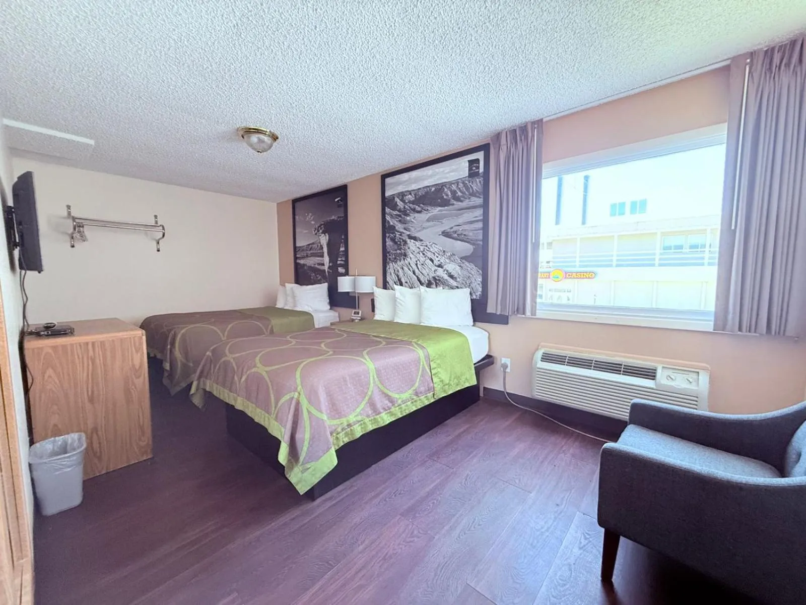 Bedroom, Bed in Hardin Lodge By Capital O Little Bighorn Battlefield I-90