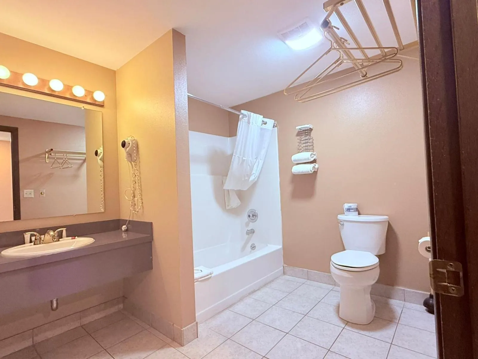Bathroom in Hardin Lodge By Capital O Little Bighorn Battlefield I-90