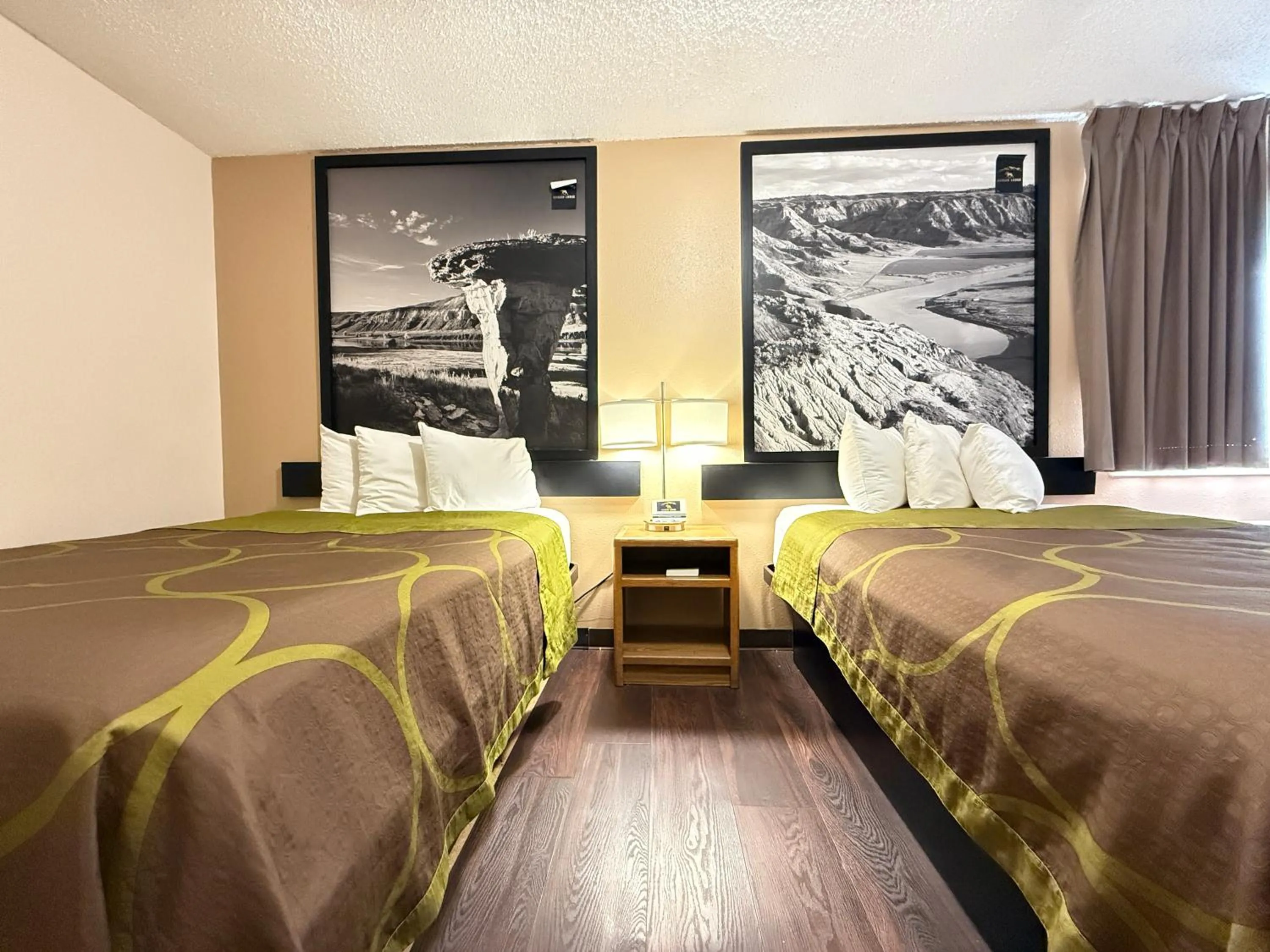 Bedroom, Bed in Hardin Lodge By Capital O Little Bighorn Battlefield I-90