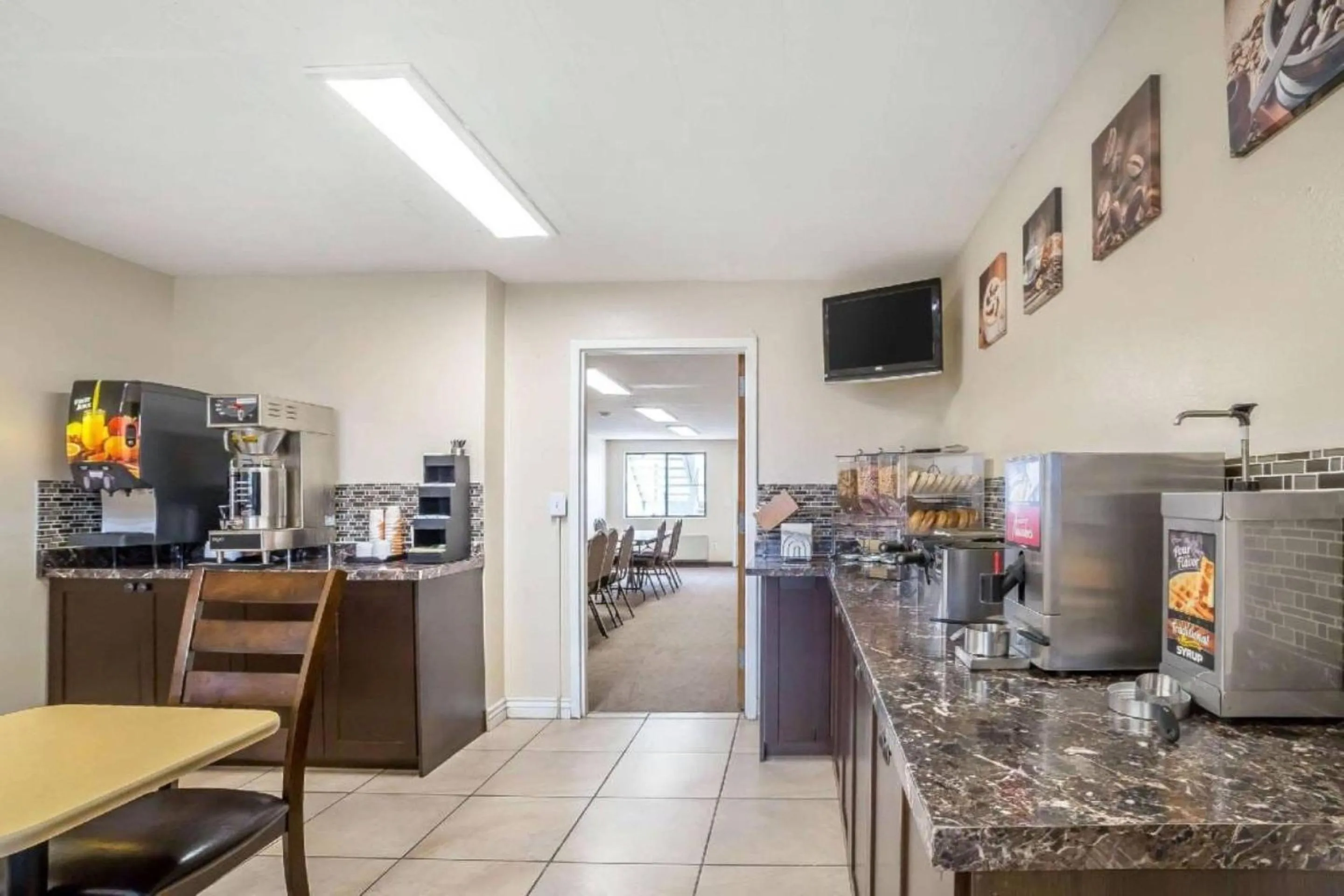 Breakfast in Hardin Lodge By Capital O Little Bighorn Battlefield I-90