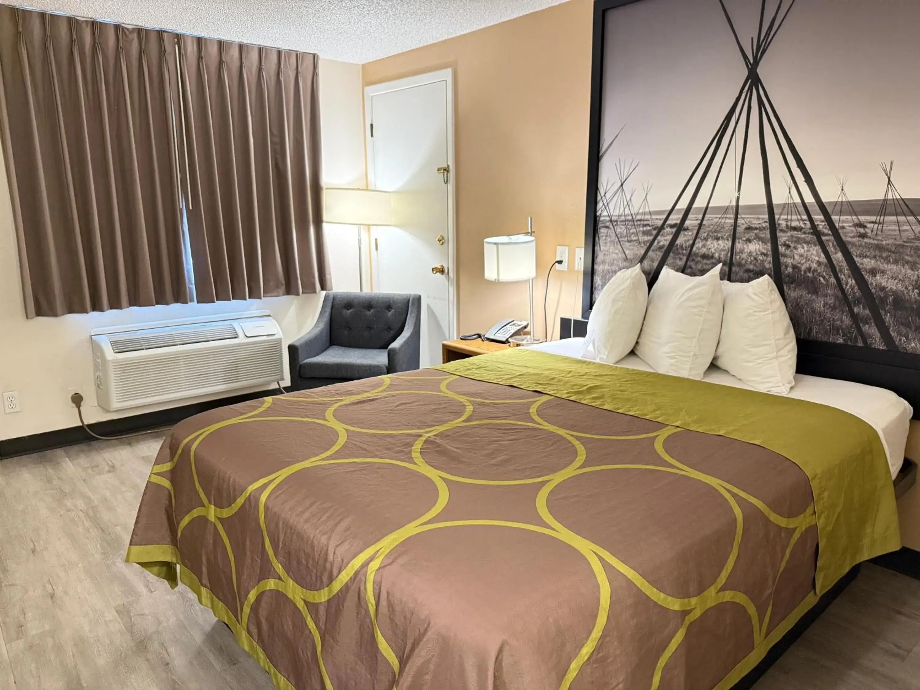 Queen Bed Non-Smoking in Hardin Lodge By Capital O Little Bighorn Battlefield I-90 Queen Bed Non-Smoking in Hardin Lodge By Capital O Little Bighorn Battlefield I-90