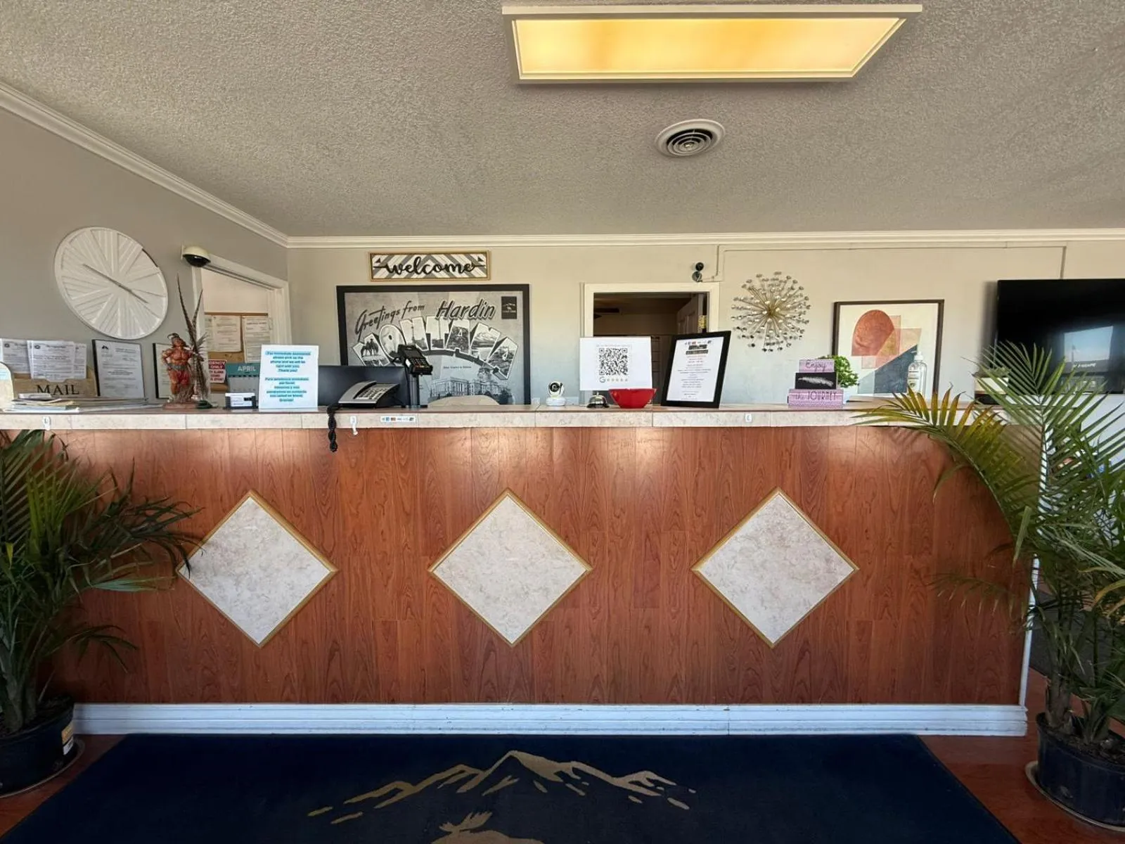 Lobby or reception in Hardin Lodge By Capital O Little Bighorn Battlefield I-90