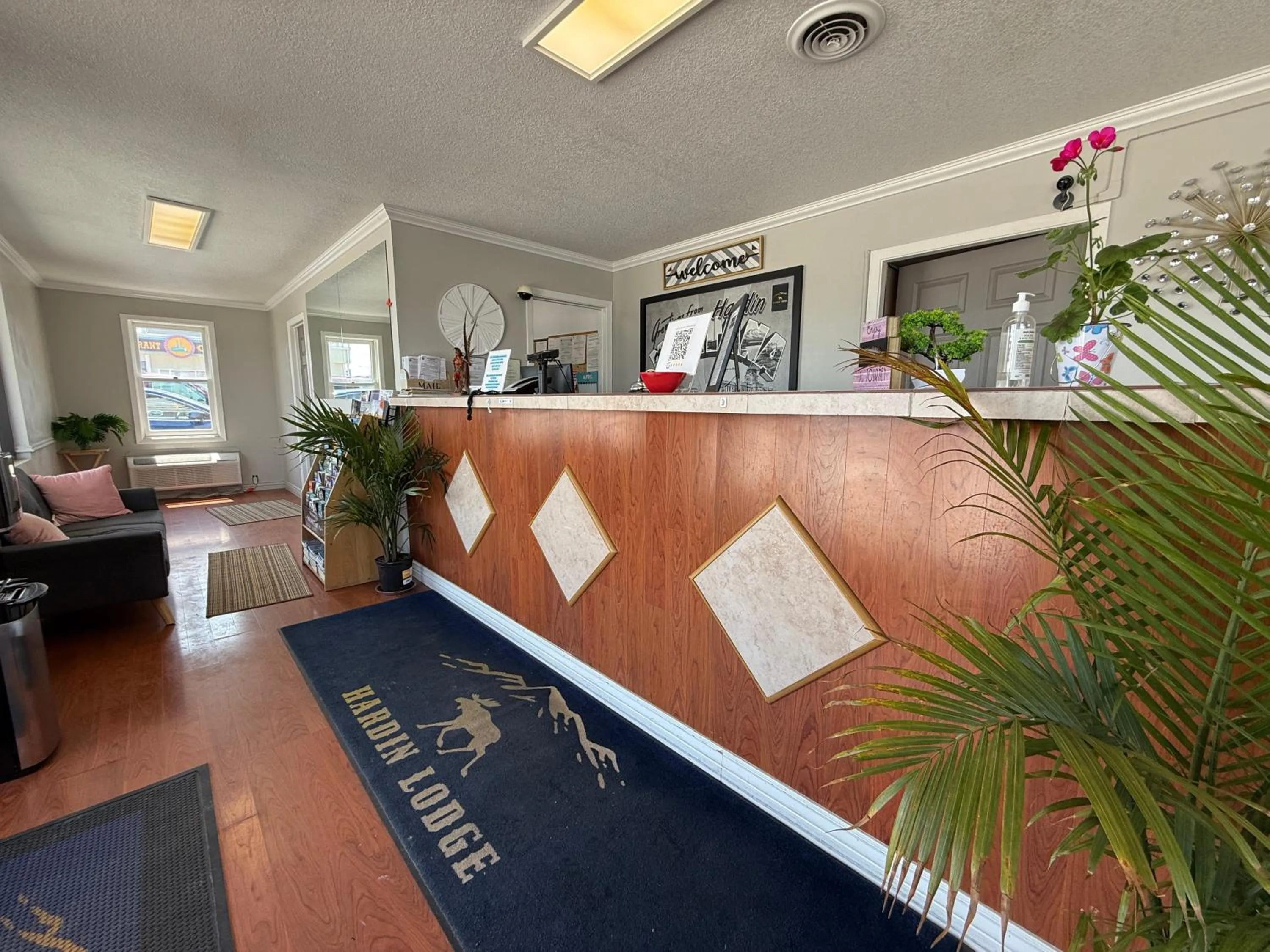 Lobby or reception in Hardin Lodge By Capital O Little Bighorn Battlefield I-90