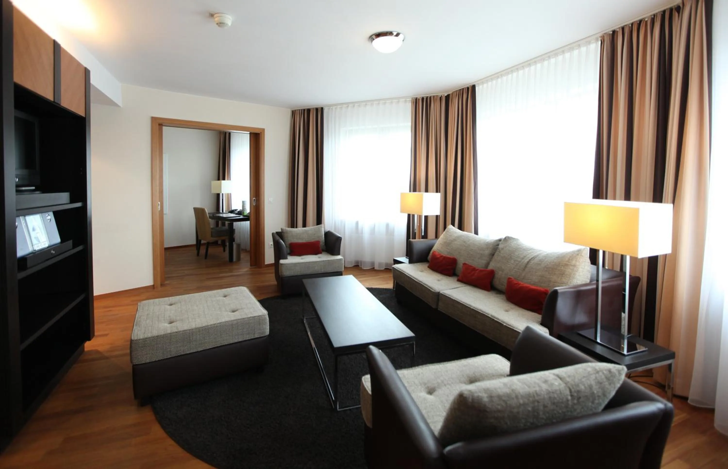 TV and multimedia in Lindner Hotel Frankfurt Main Plaza, part of JdV by Hyatt