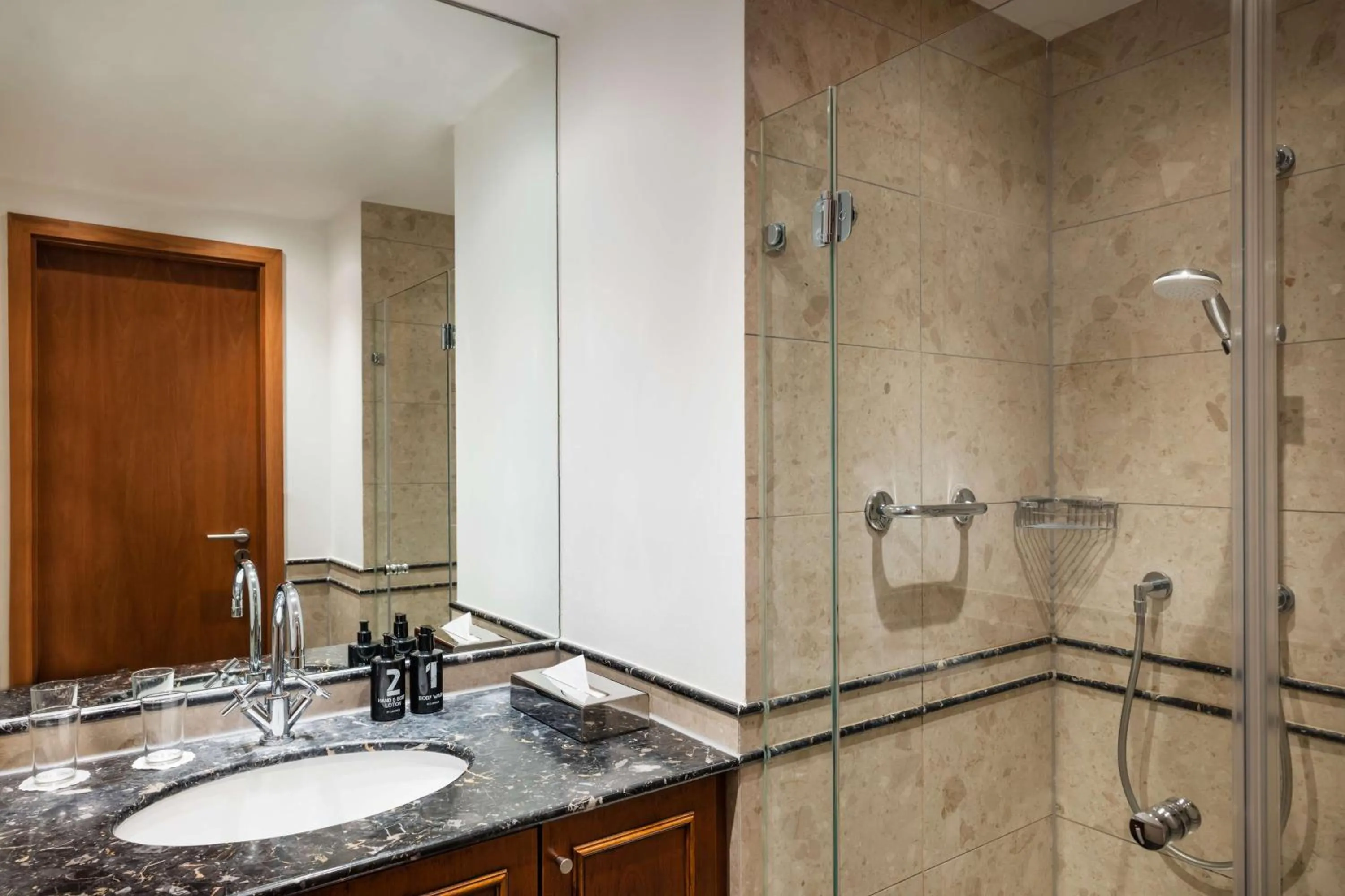 Bathroom in Lindner Hotel Frankfurt Main Plaza, part of JdV by Hyatt