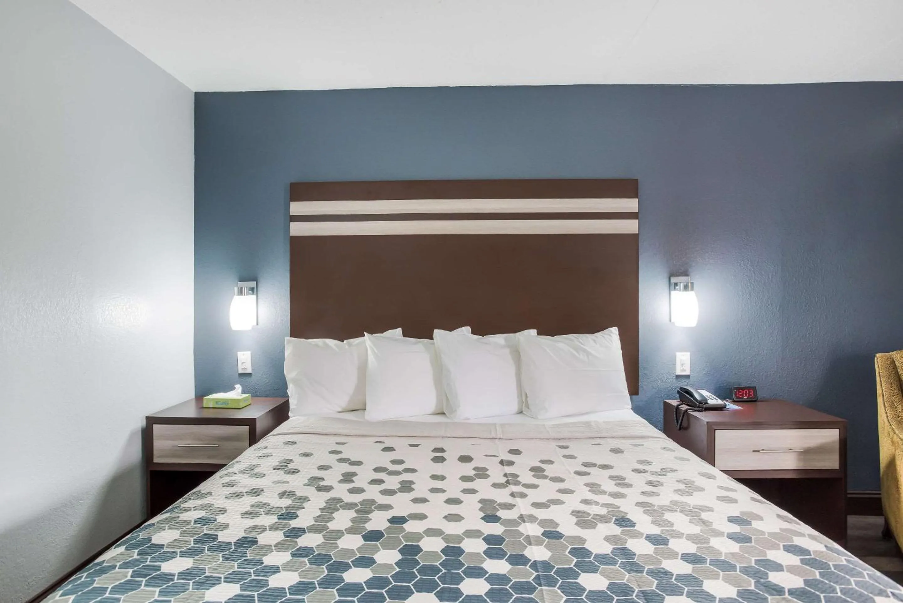 Photo of the whole room in Rodeway Inn Hammonton