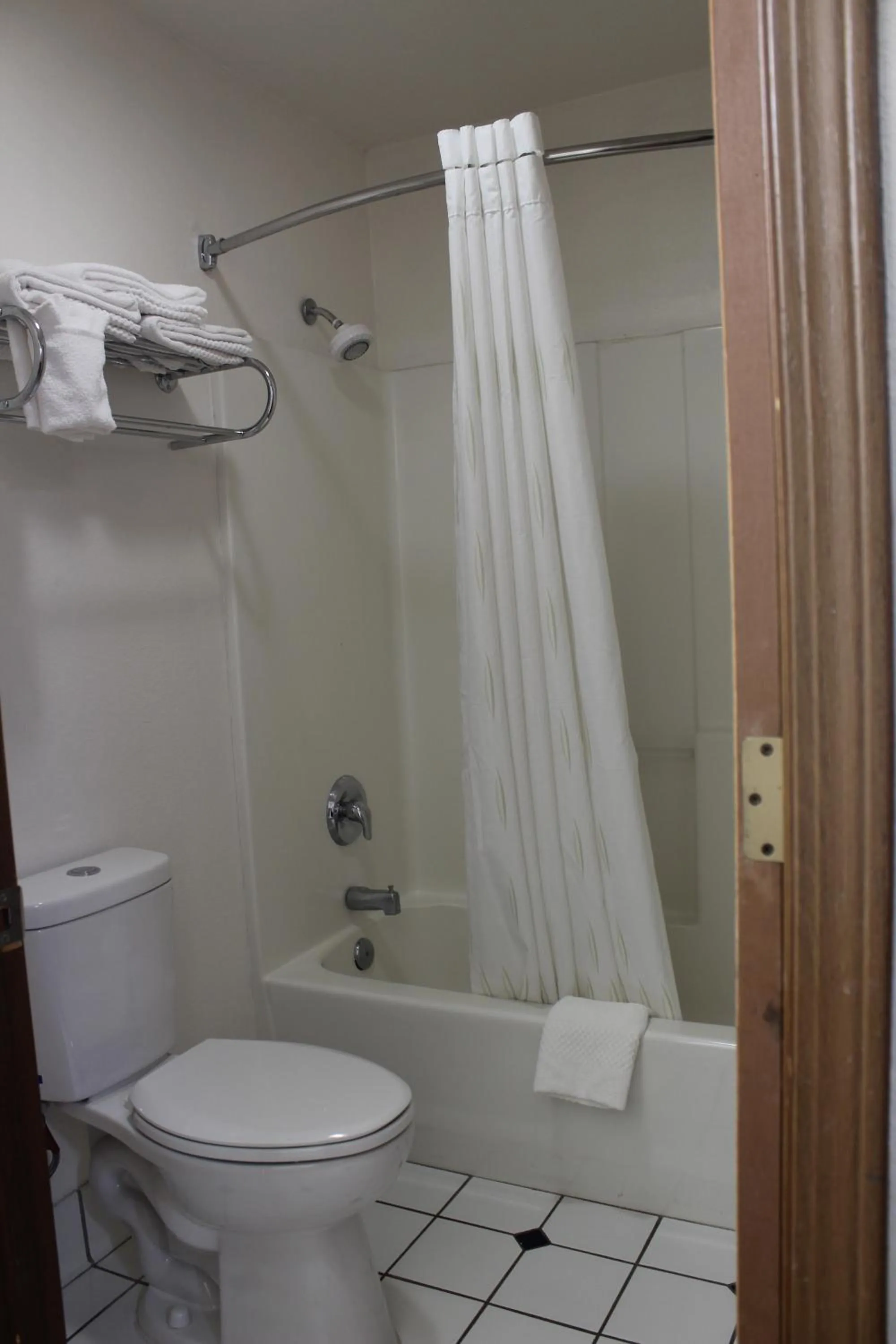 Shower in Rodeway Inn Tucumcari