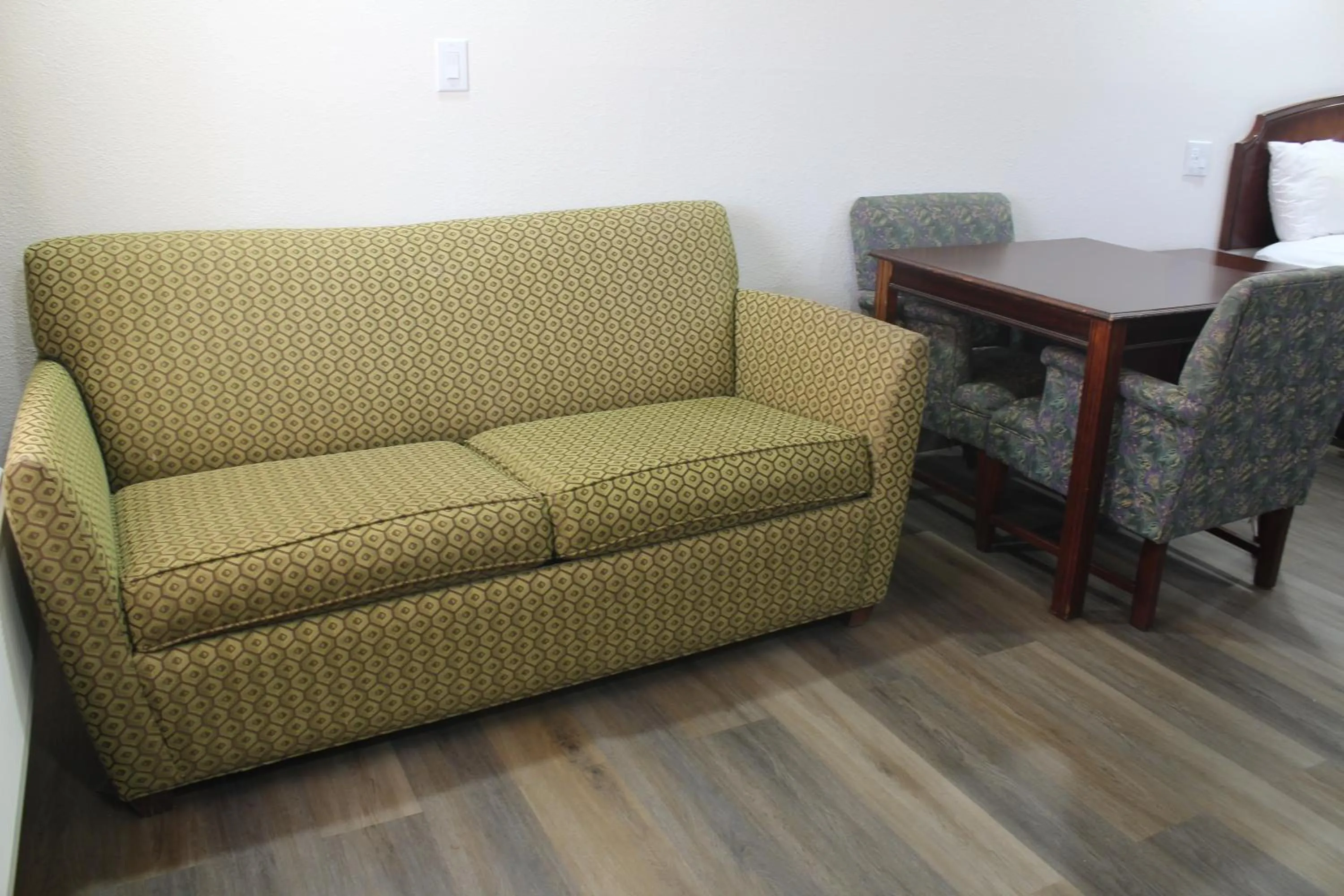 Seating area in Rodeway Inn Tucumcari