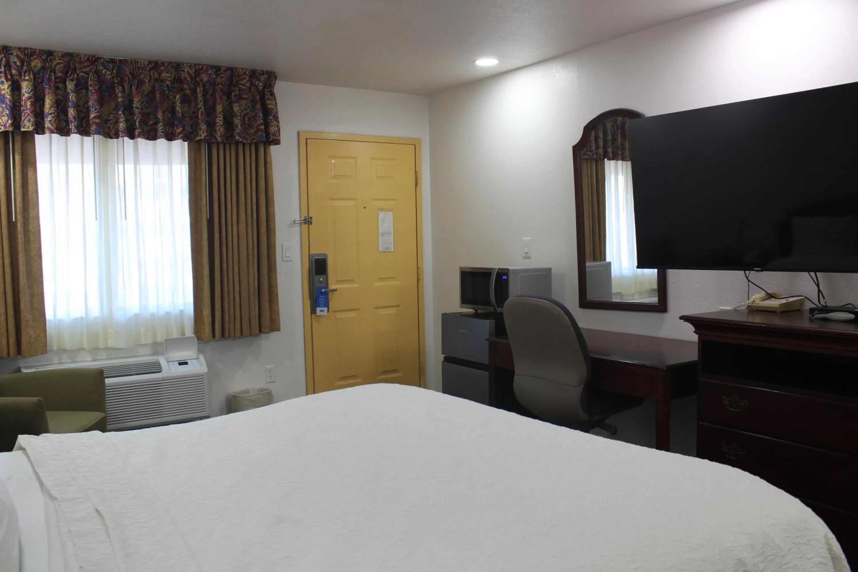 Bed in Rodeway Inn Tucumcari