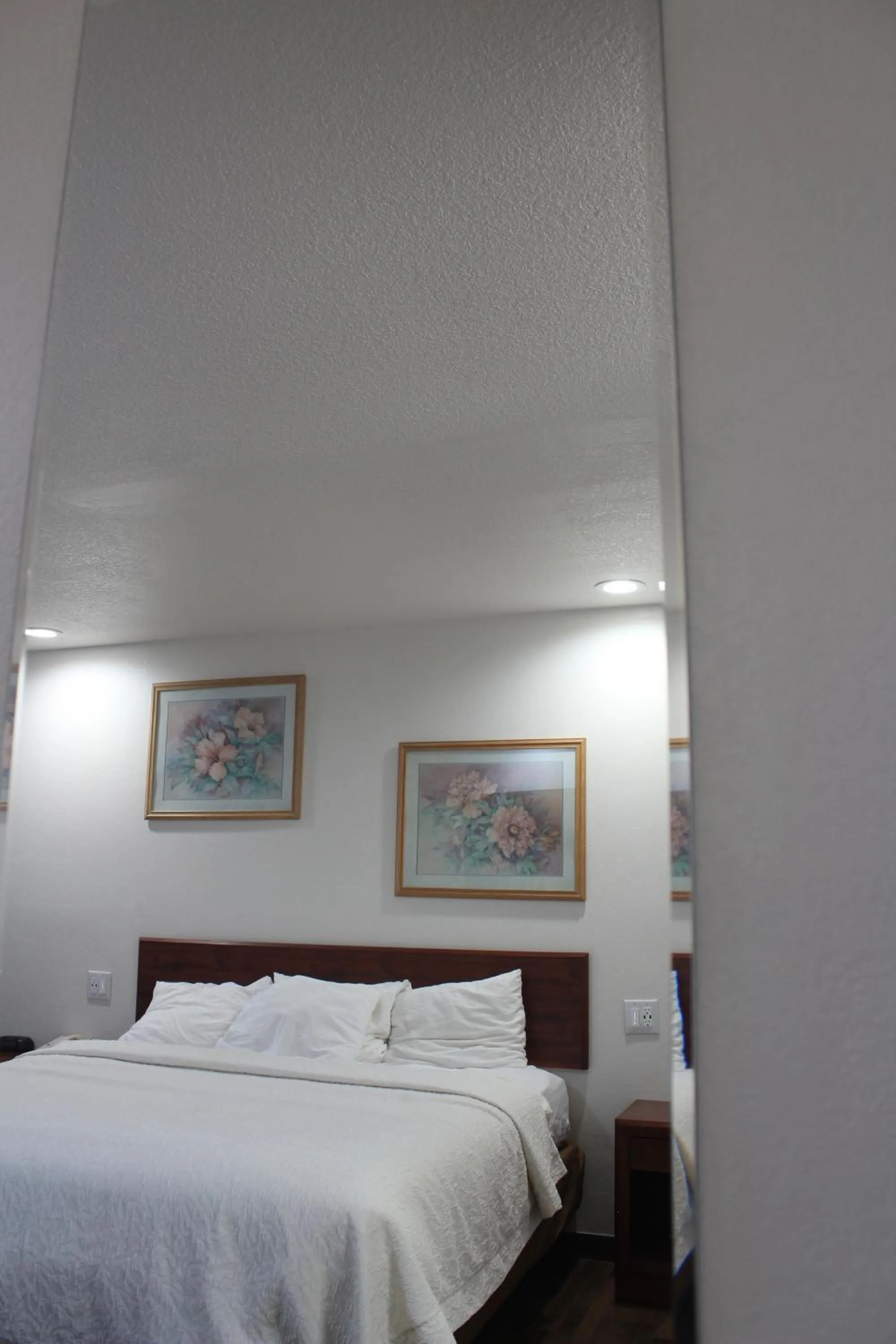 Bed in Rodeway Inn Tucumcari