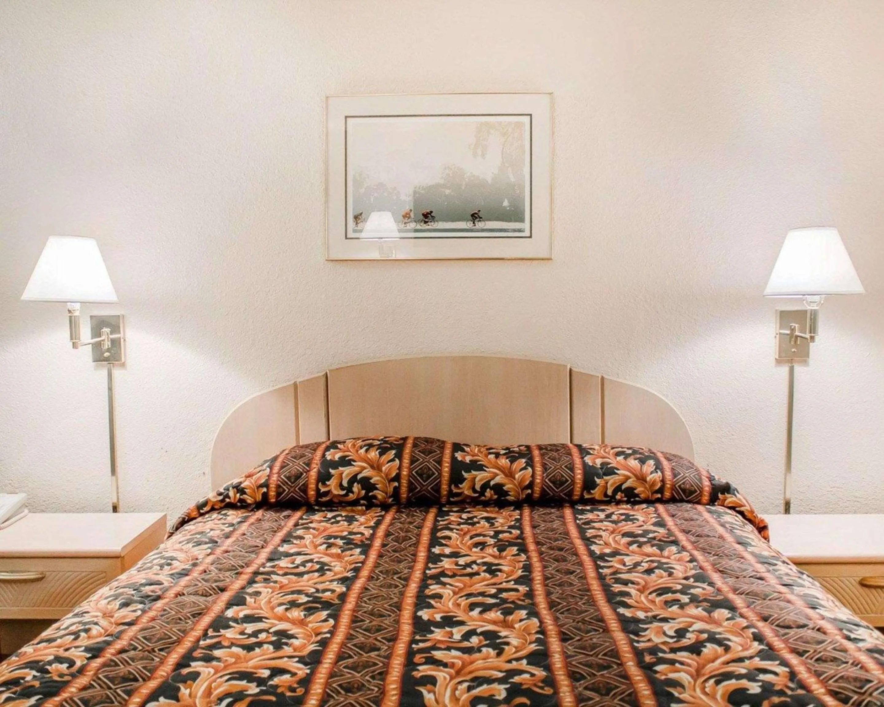 Photo of the whole room, Bed in Rodeway Inn Findlay University Area