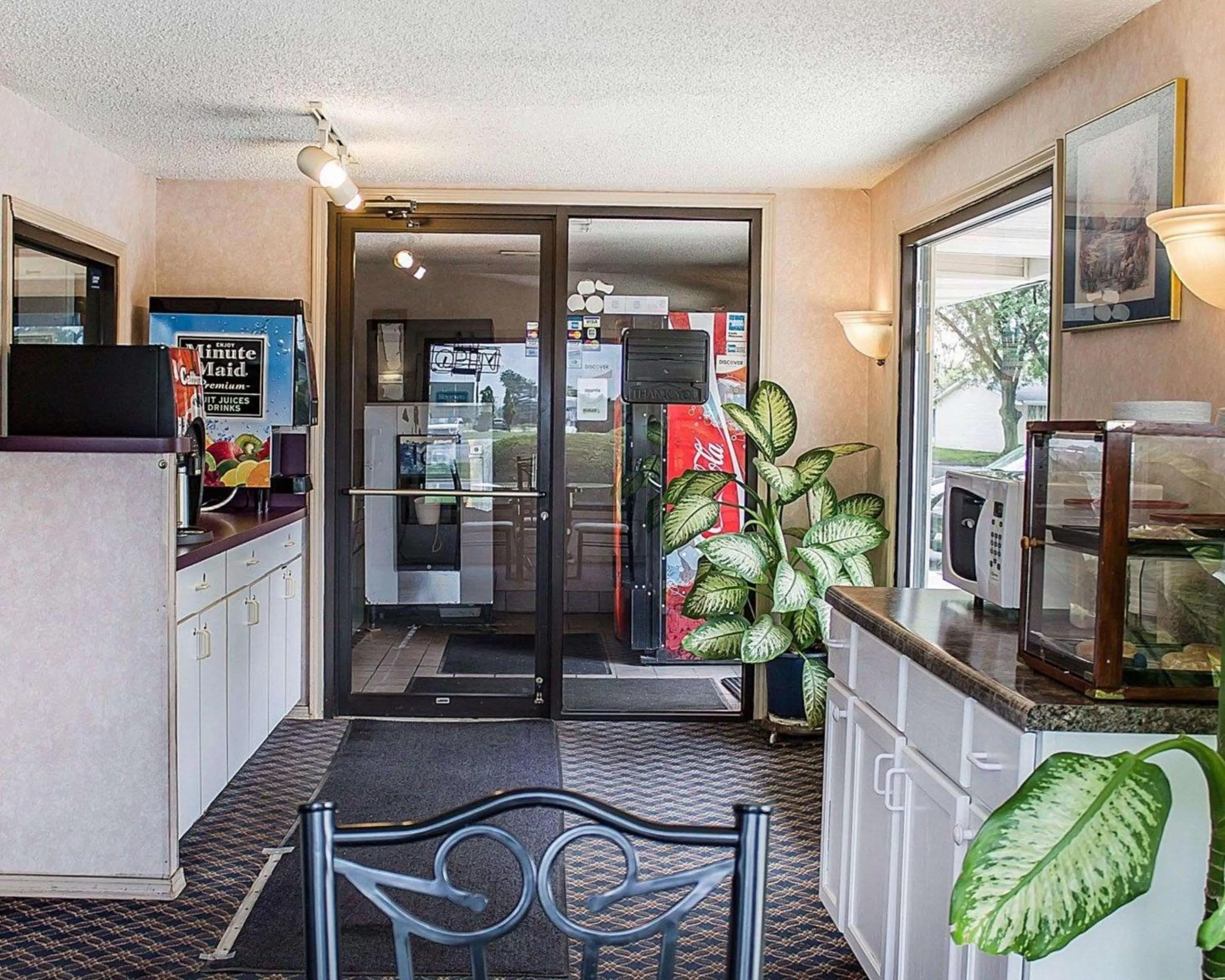 Restaurant/places to eat in Rodeway Inn Findlay University Area