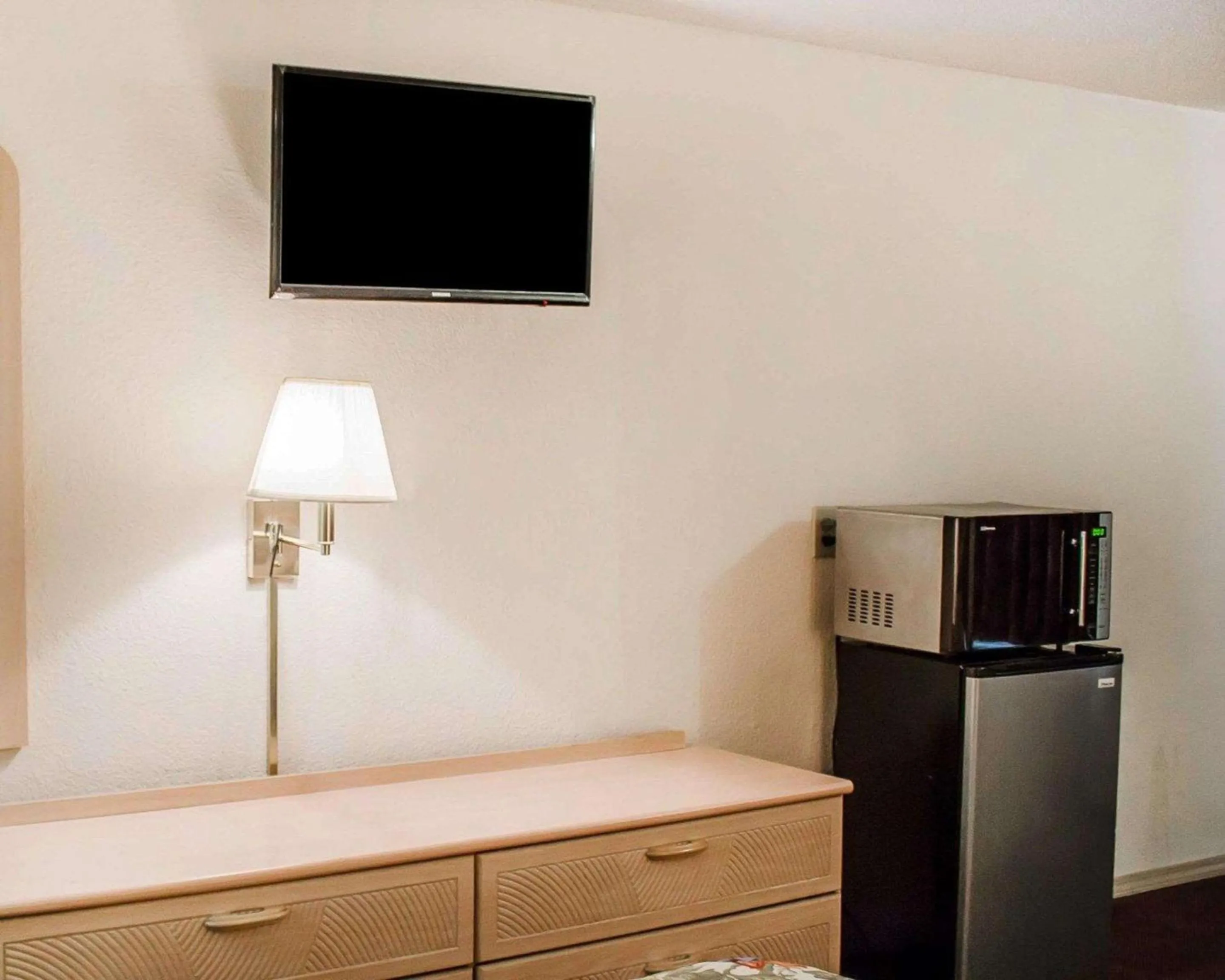 Photo of the whole room in Rodeway Inn Findlay University Area