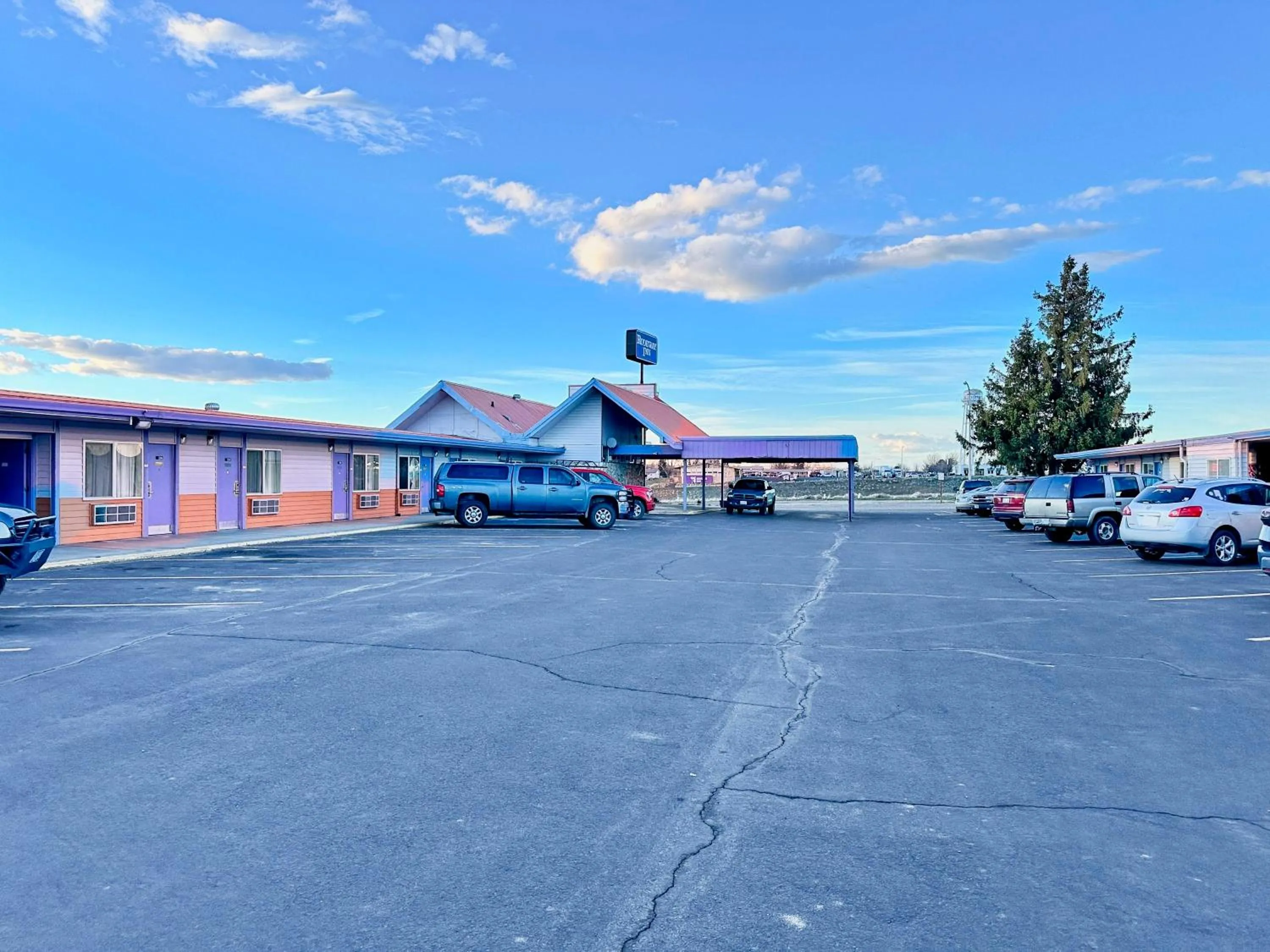 Property building in Rodeway Inn Boardman - Hermiston
