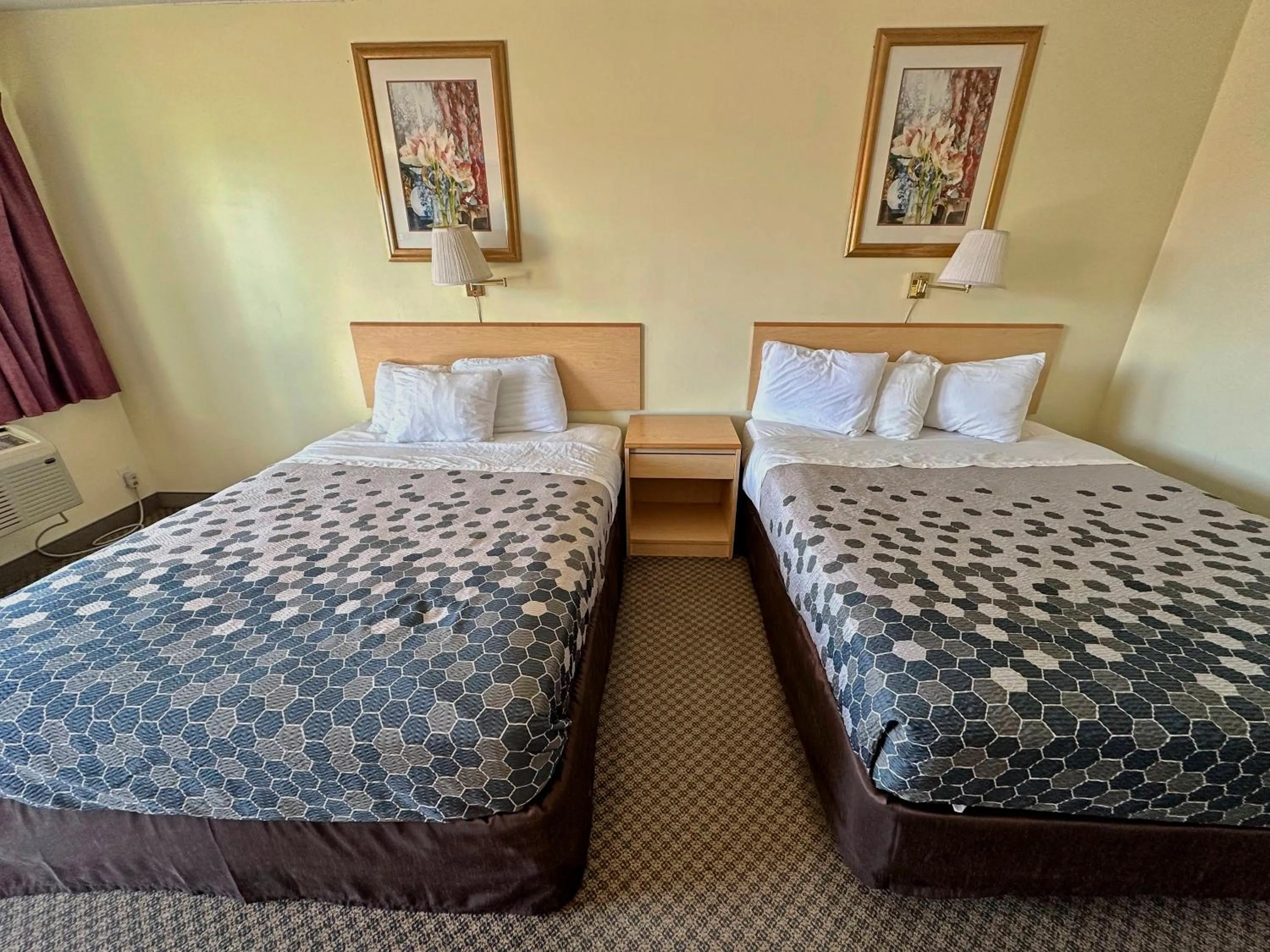 Bed in Rodeway Inn Boardman - Hermiston