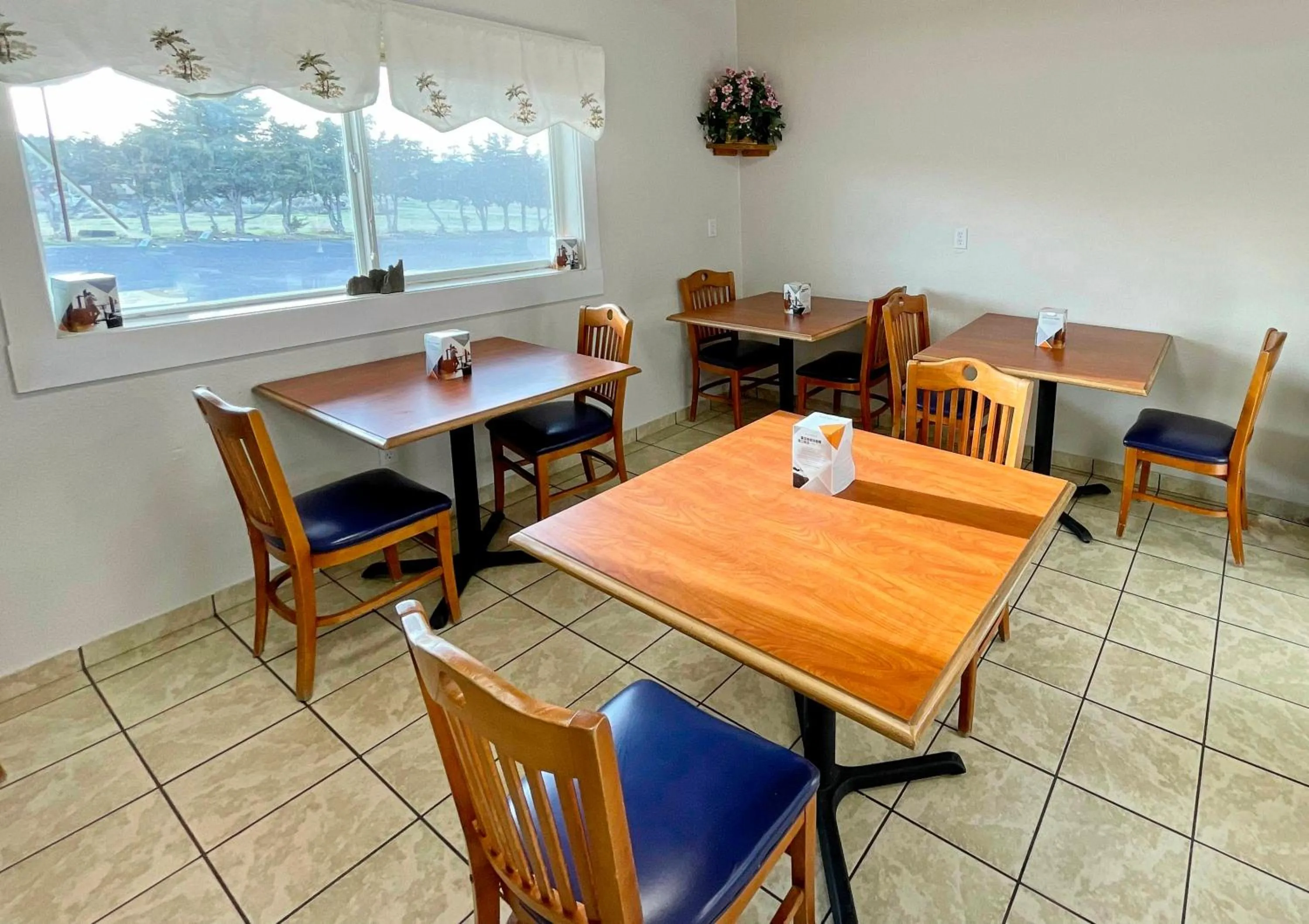 Breakfast in Rodeway Inn Boardman - Hermiston