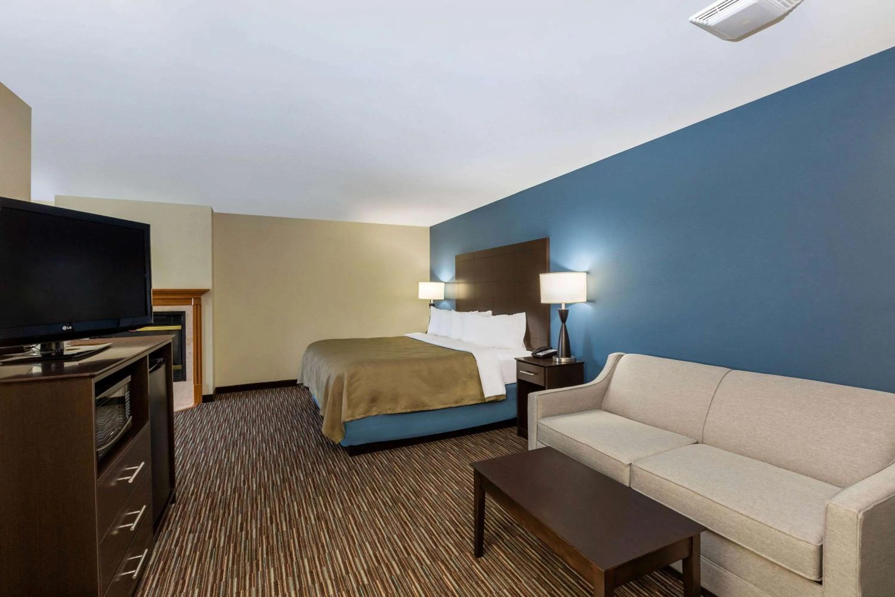 Photo of the whole room in AmericInn by Wyndham Jefferson