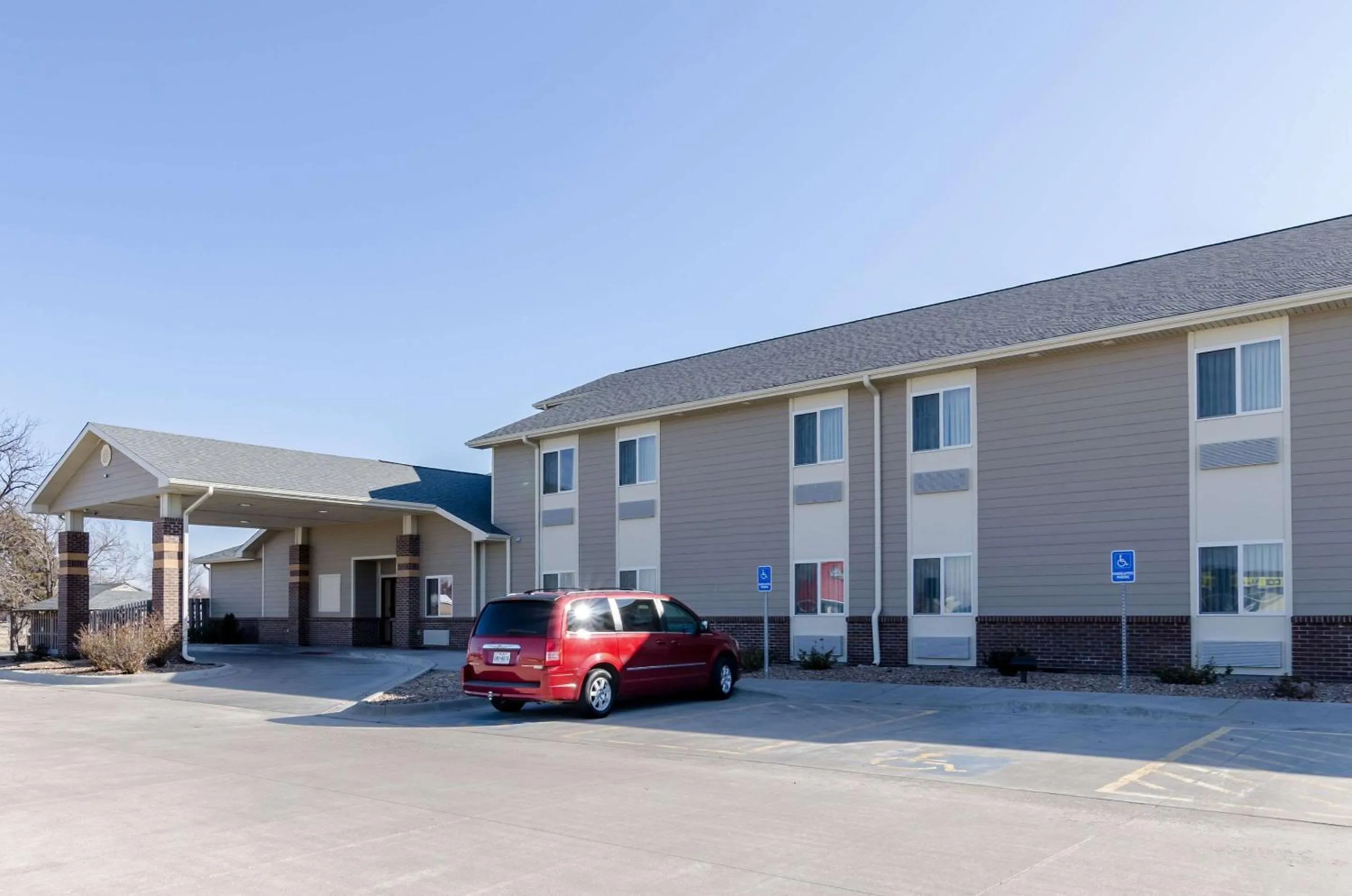 Property Building in Rodeway Inn & Suites Hoisington